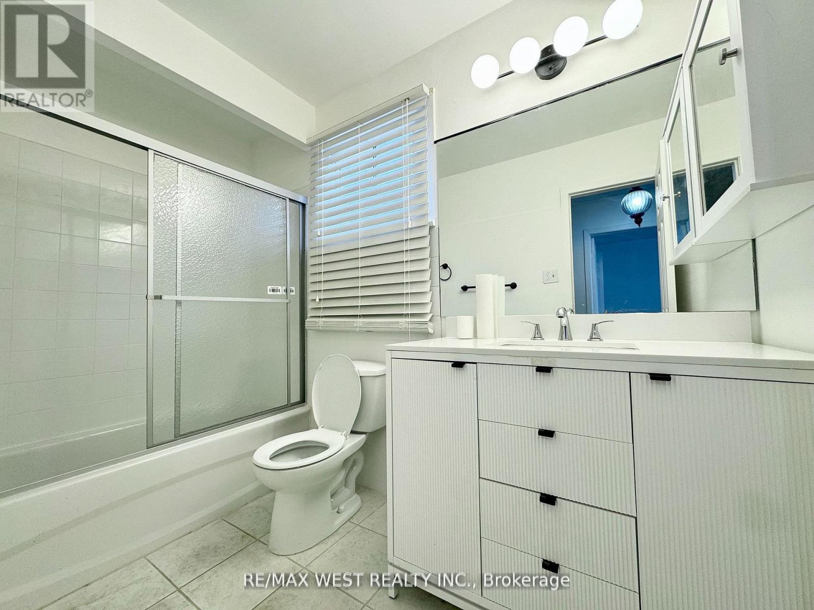 25 Bimini Crescent, Toronto, Ontario  M3N 1S1 - Photo 11 - W12561708