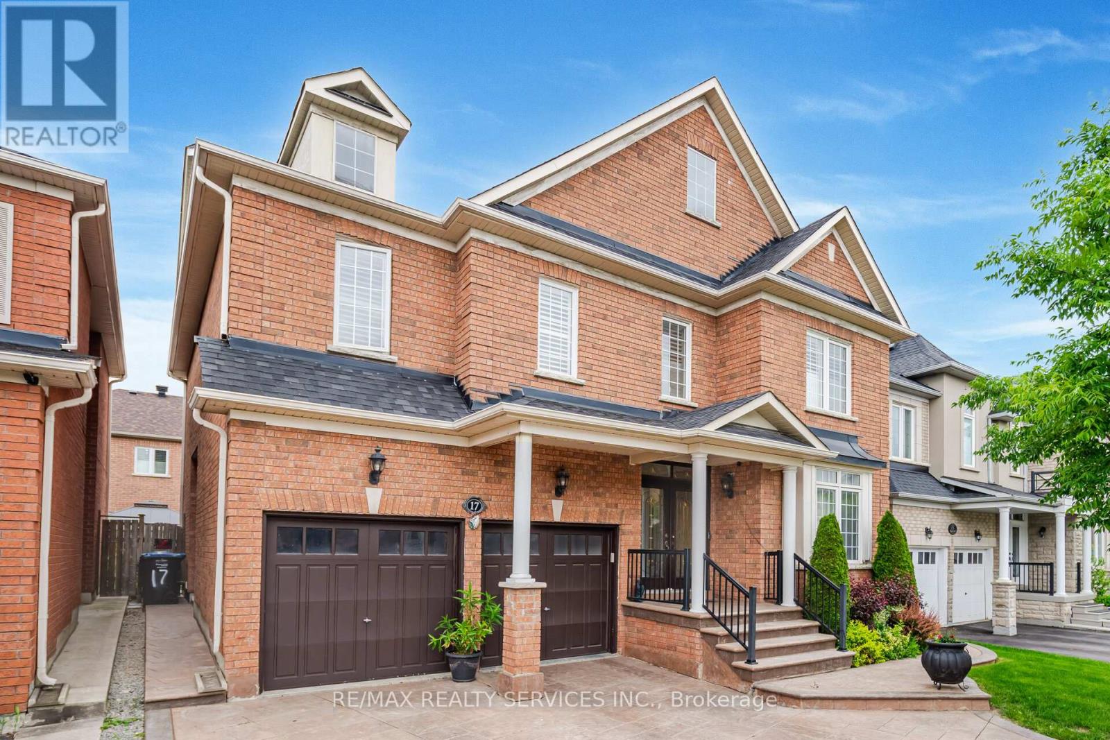 17 REGIS CIRCLE, Brampton, Ontario