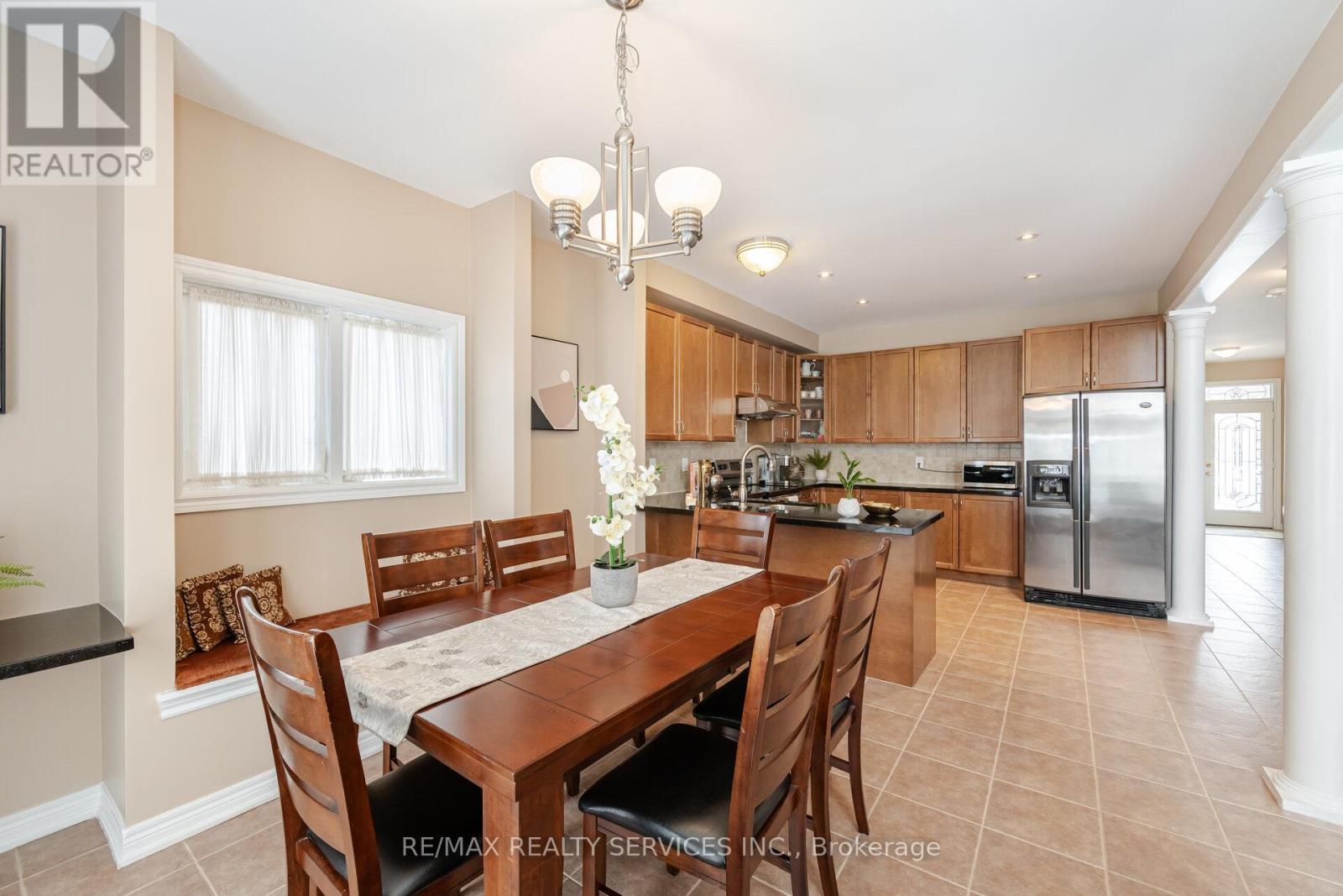 17 Regis Circle, Brampton, Ontario  L6P 1Z4 - Photo 11 - W12561714