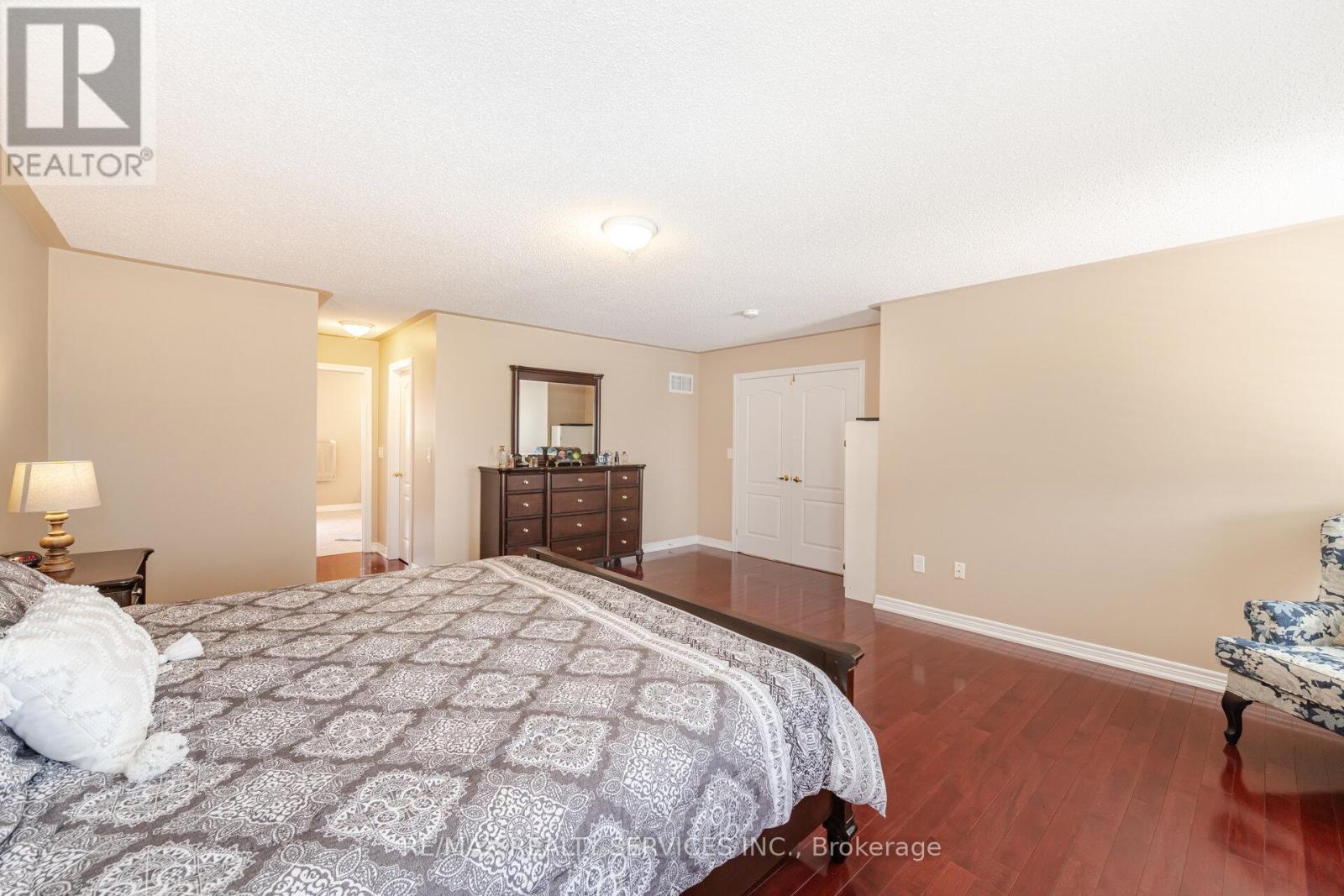 17 Regis Circle, Brampton, Ontario  L6P 1Z4 - Photo 21 - W12561714