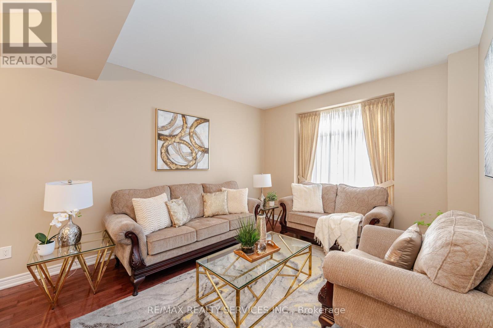 17 Regis Circle, Brampton, Ontario  L6P 1Z4 - Photo 4 - W12561714