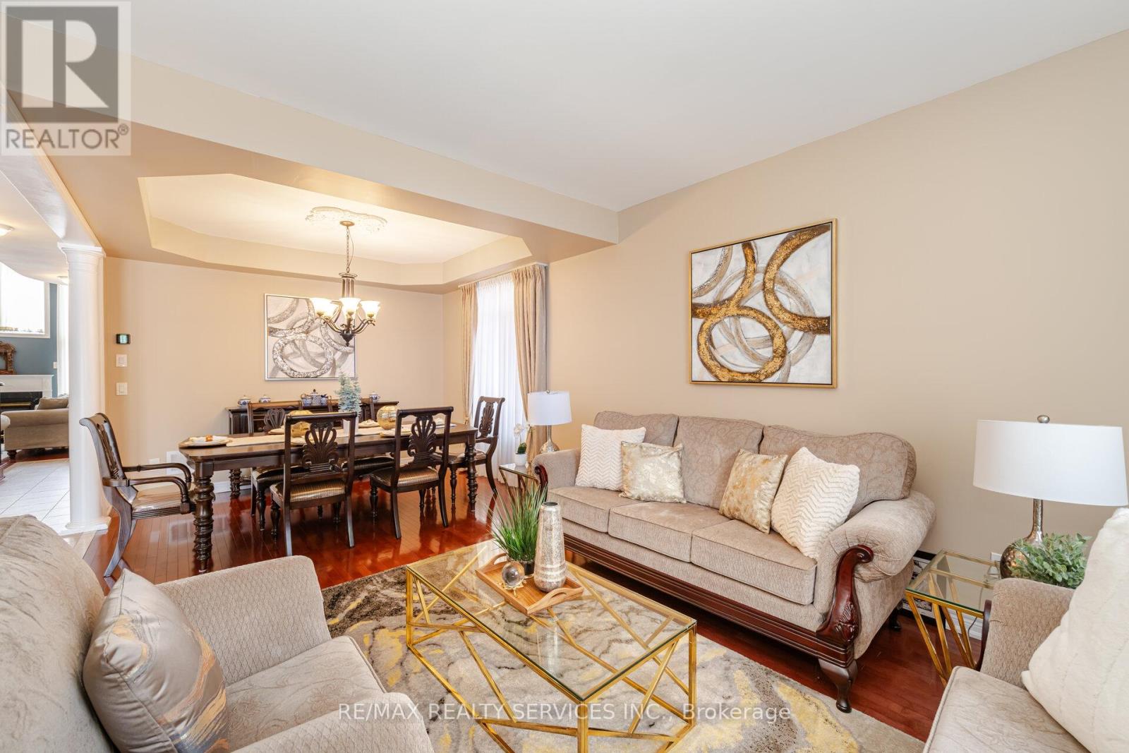 17 Regis Circle, Brampton, Ontario  L6P 1Z4 - Photo 5 - W12561714