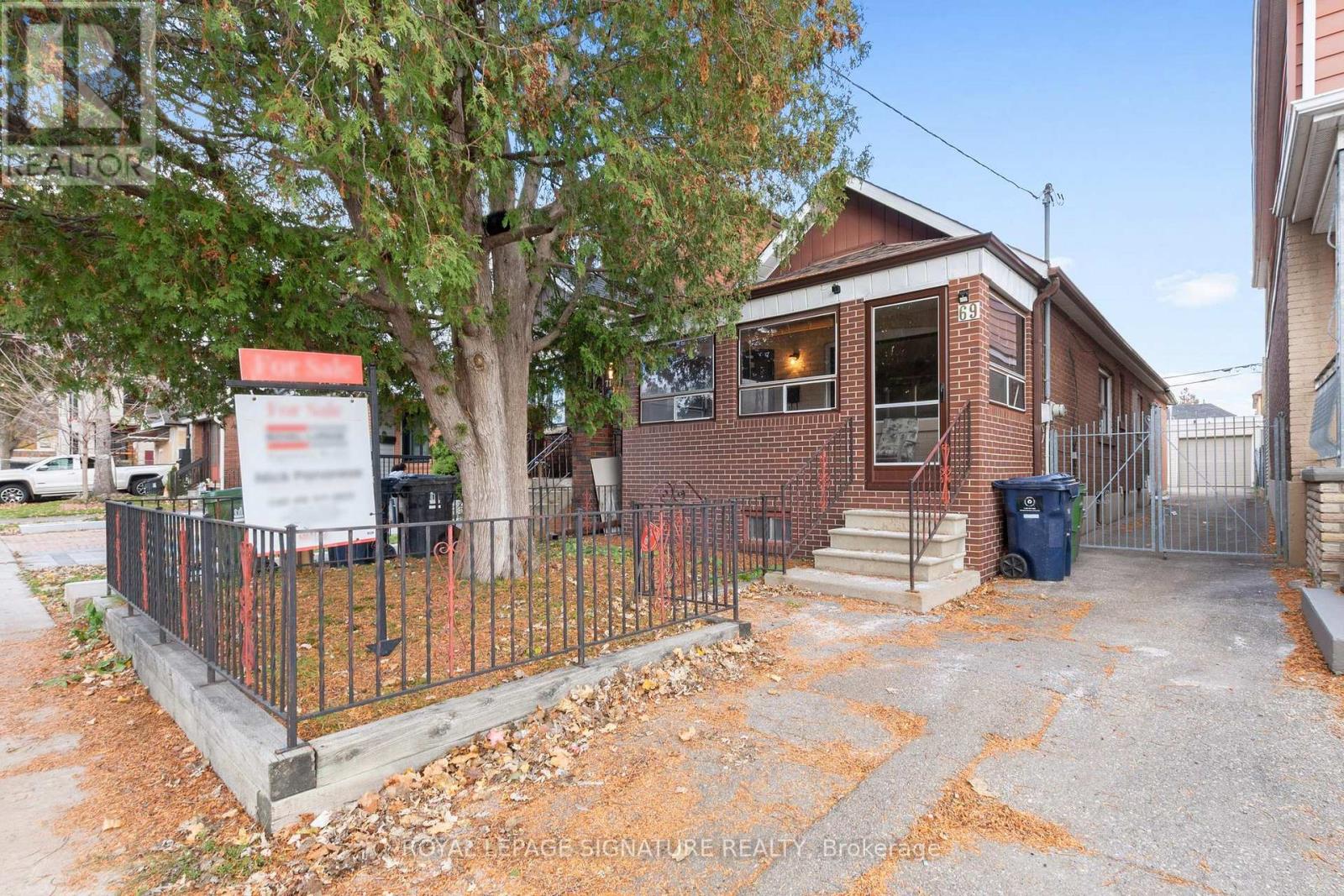 69 CHAMBERS AVENUE, Toronto, Ontario