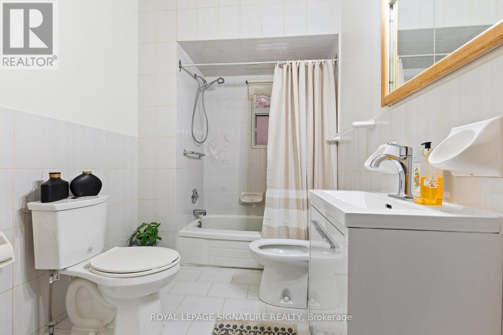 69 Chambers Avenue, Toronto, Ontario  M6N 3M1 - Photo 12 - W12561752