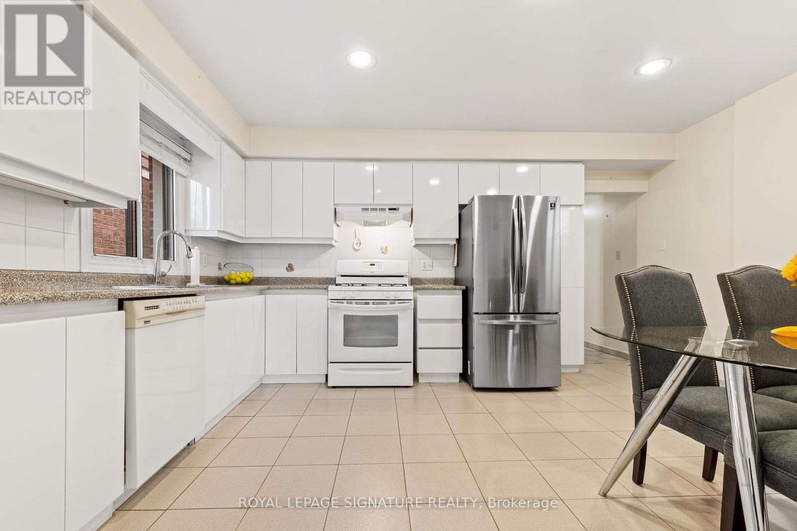 69 Chambers Avenue, Toronto, Ontario  M6N 3M1 - Photo 14 - W12561752