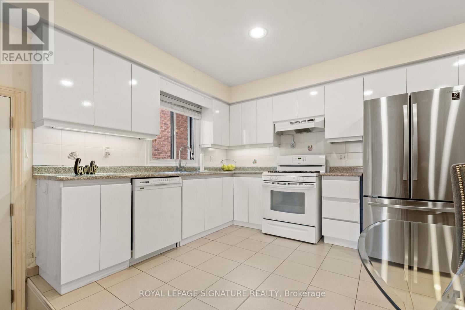 69 Chambers Avenue, Toronto, Ontario  M6N 3M1 - Photo 15 - W12561752