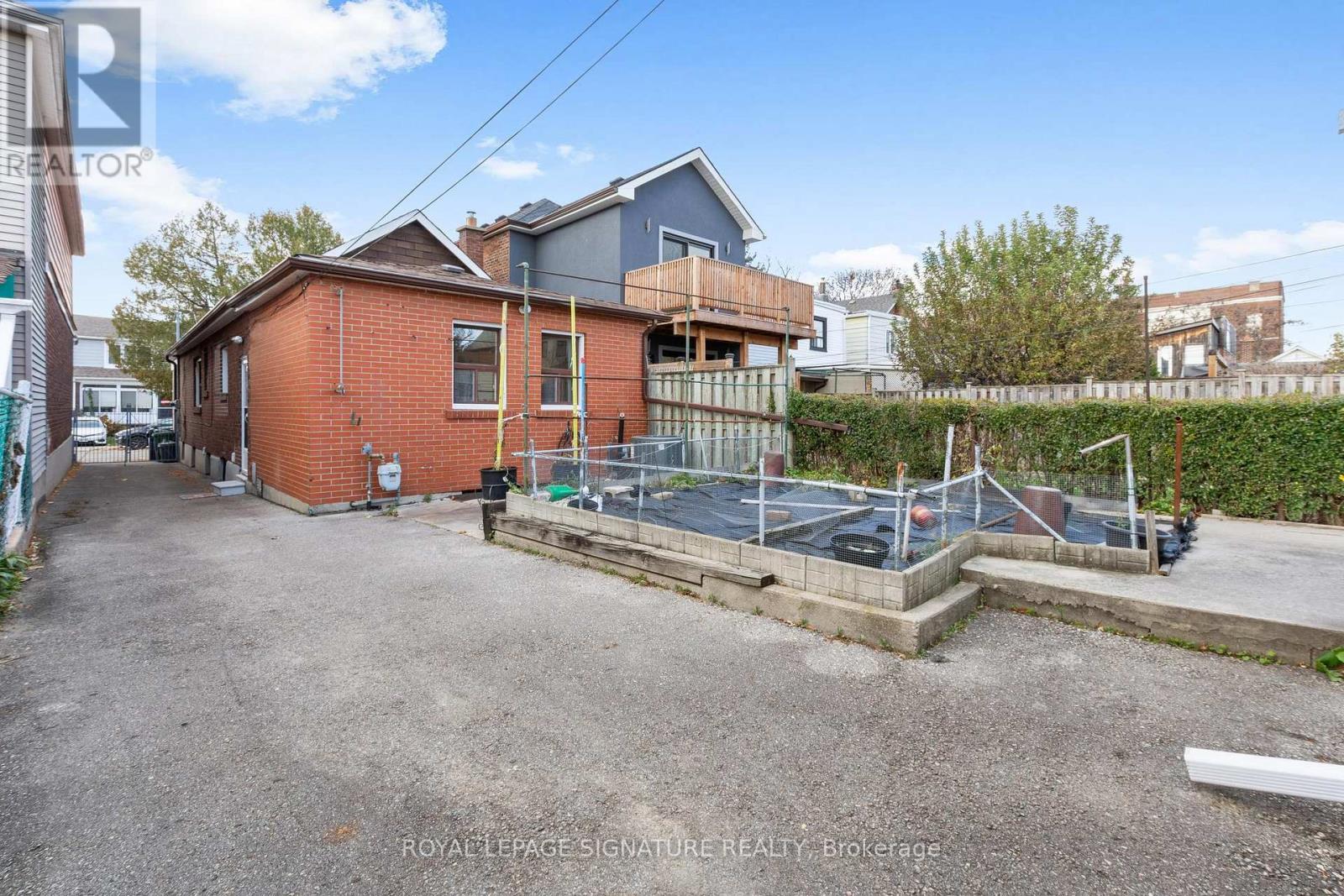 69 Chambers Avenue, Toronto, Ontario  M6N 3M1 - Photo 27 - W12561752