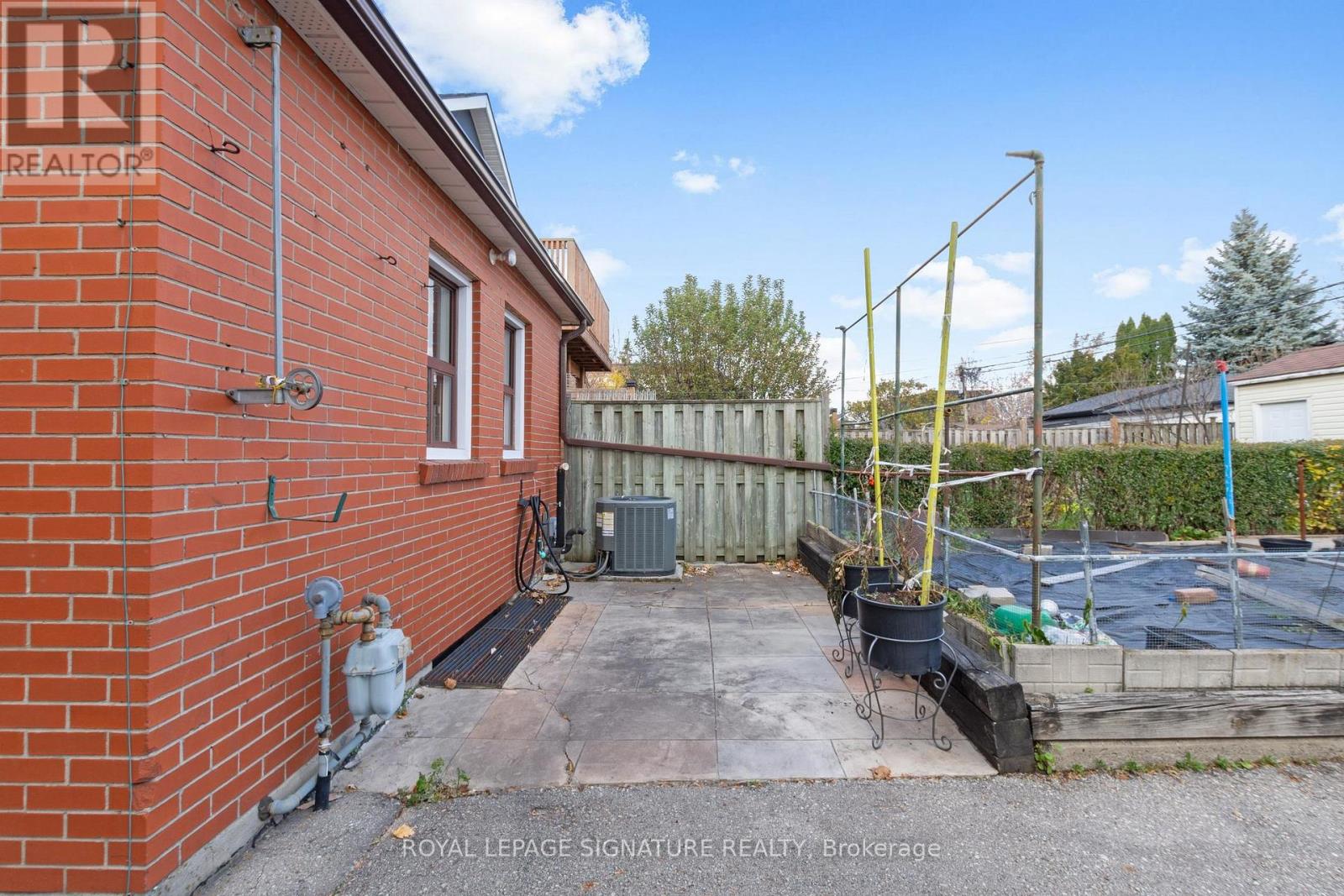 69 Chambers Avenue, Toronto, Ontario  M6N 3M1 - Photo 28 - W12561752