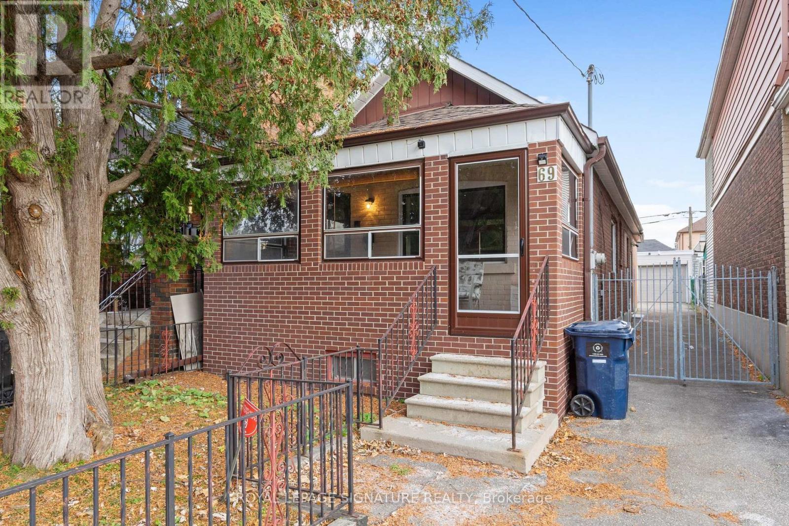 69 Chambers Avenue, Toronto, Ontario  M6N 3M1 - Photo 3 - W12561752