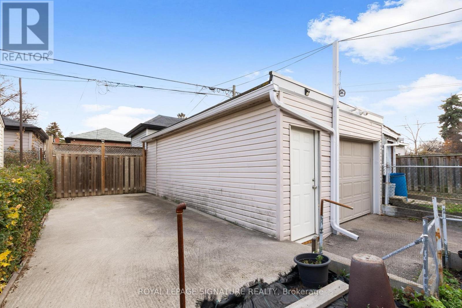 69 Chambers Avenue, Toronto, Ontario  M6N 3M1 - Photo 30 - W12561752