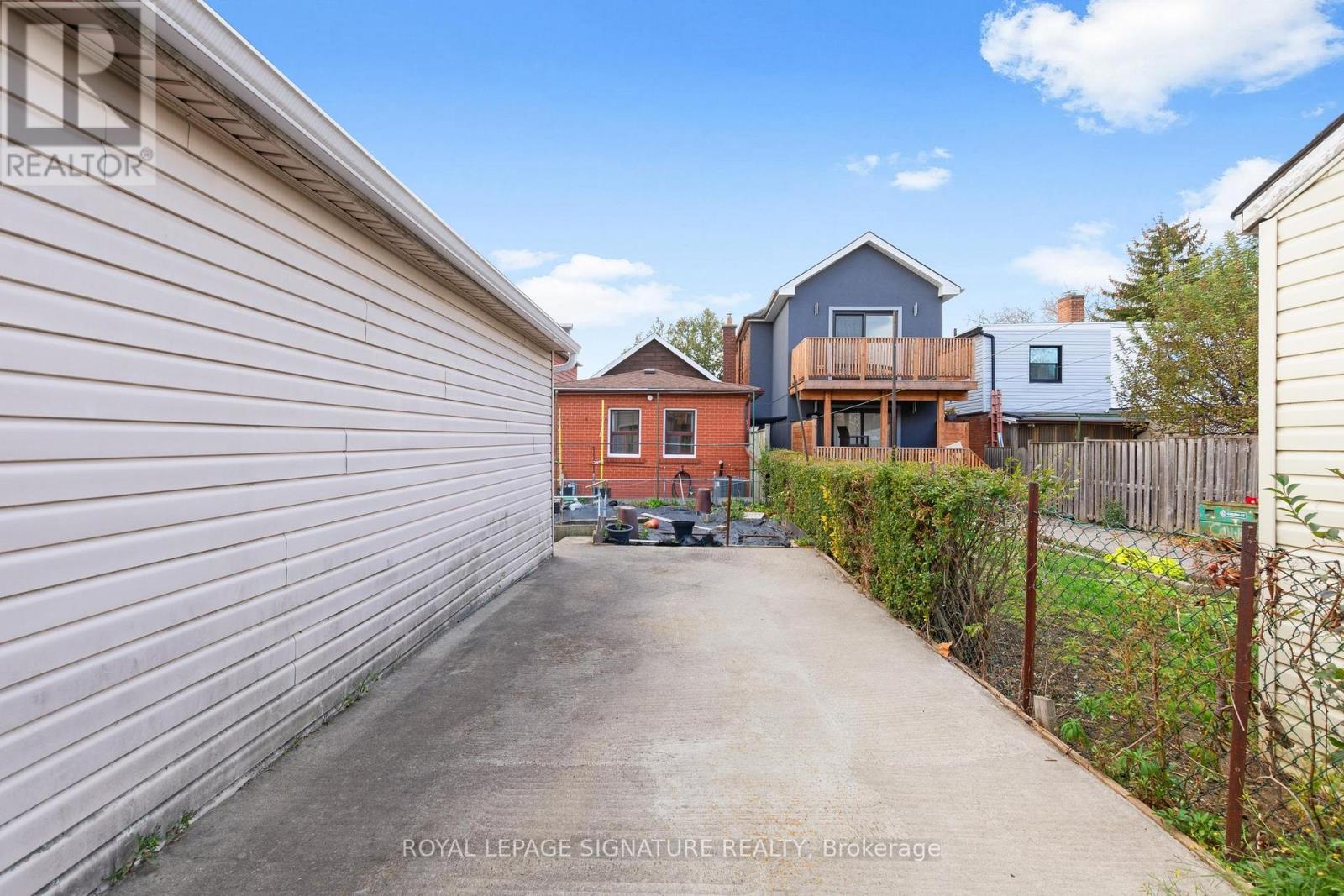 69 Chambers Avenue, Toronto, Ontario  M6N 3M1 - Photo 31 - W12561752