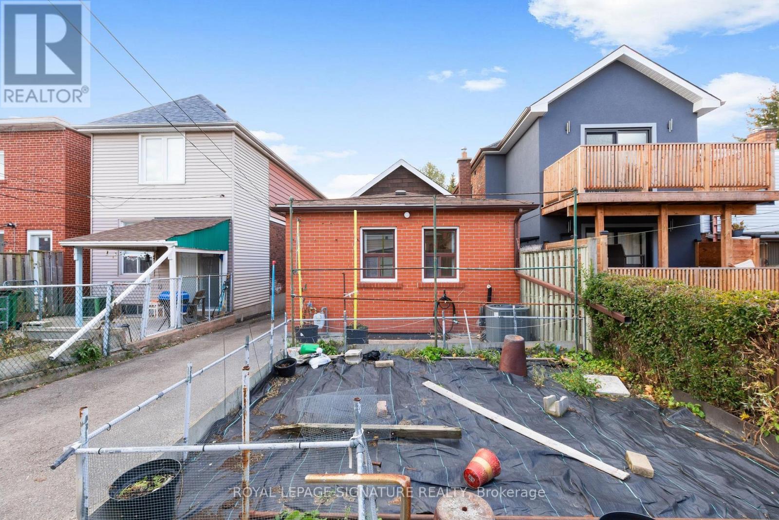 69 Chambers Avenue, Toronto, Ontario  M6N 3M1 - Photo 32 - W12561752