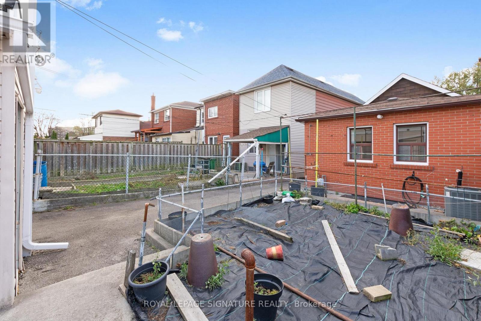 69 Chambers Avenue, Toronto, Ontario  M6N 3M1 - Photo 33 - W12561752