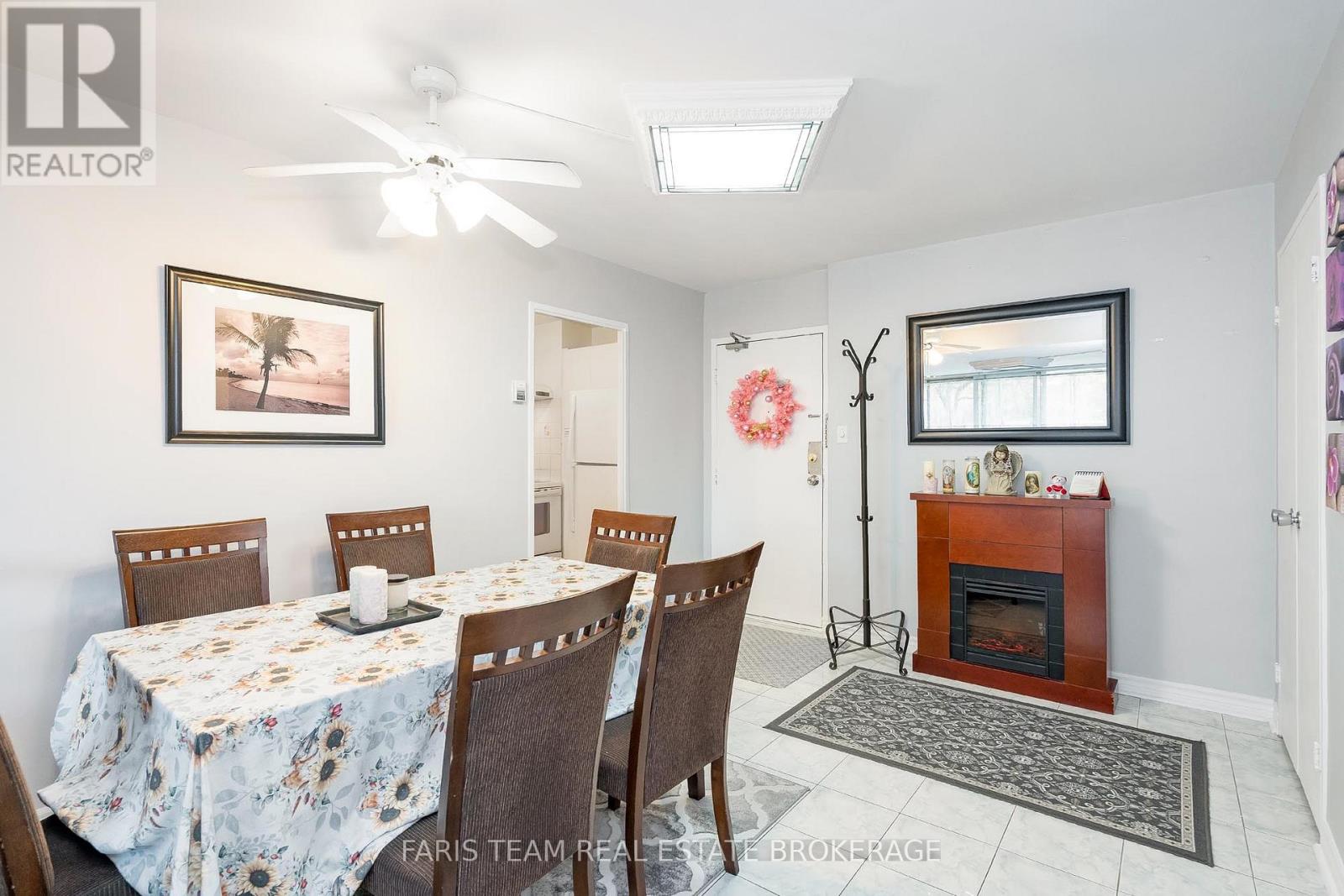 104 - 19 Four Winds Drive, Toronto, Ontario  M3J 2S9 - Photo 8 - W12561838