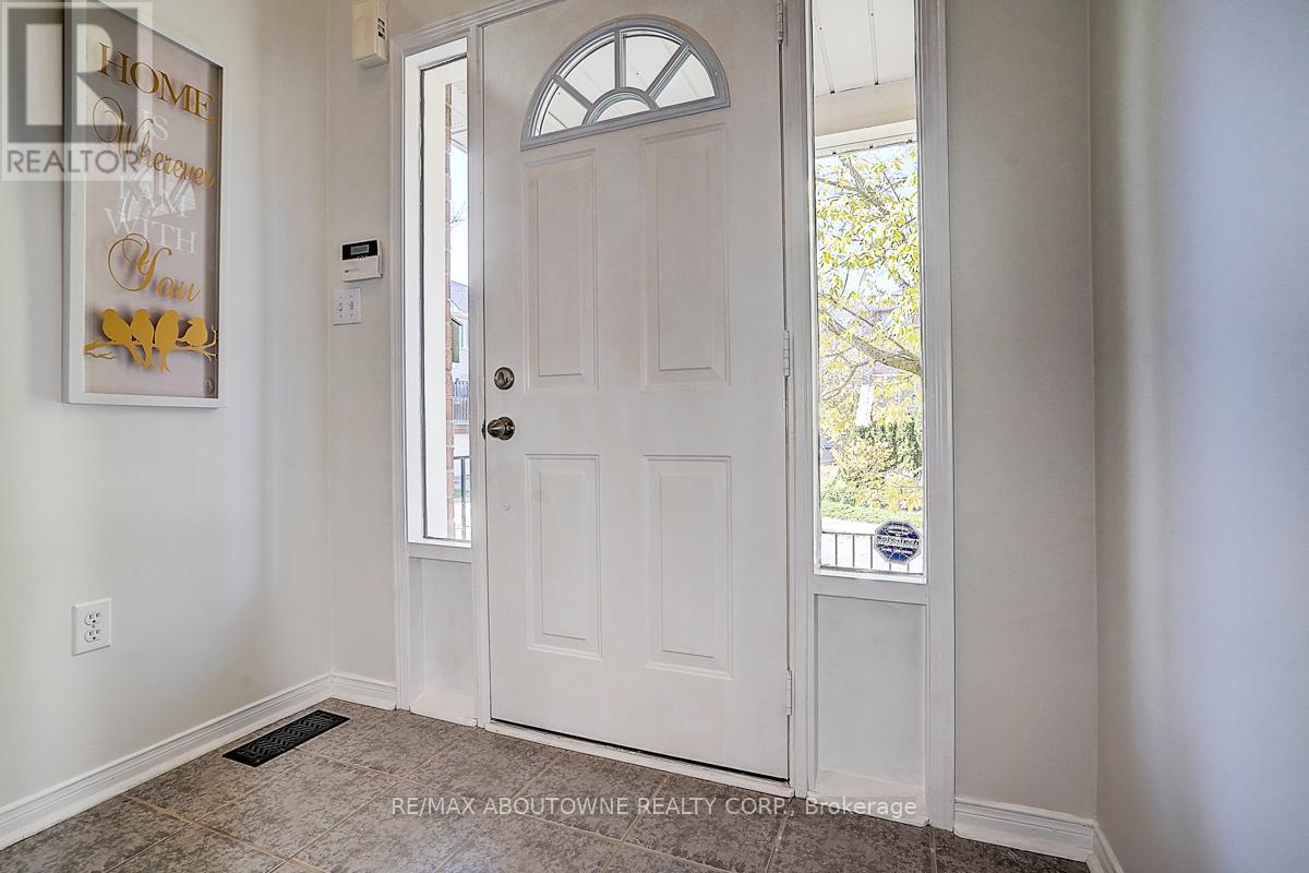 56 - 1130 Cawthra Road, Mississauga, Ontario  L5G 4V7 - Photo 3 - W12561850