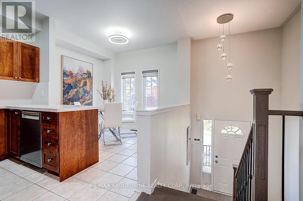 56 - 1130 Cawthra Road, Mississauga, Ontario  L5G 4V7 - Photo 5 - W12561850