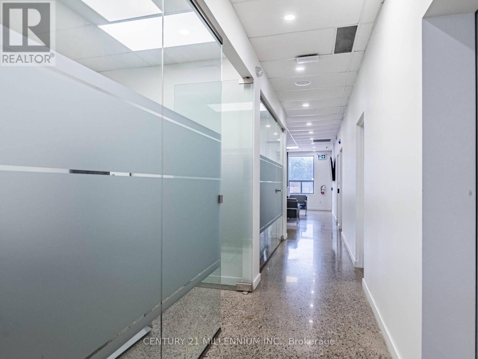 181 Queen Street E, Brampton, Ontario  L6W 2B3 - Photo 12 - W12561936