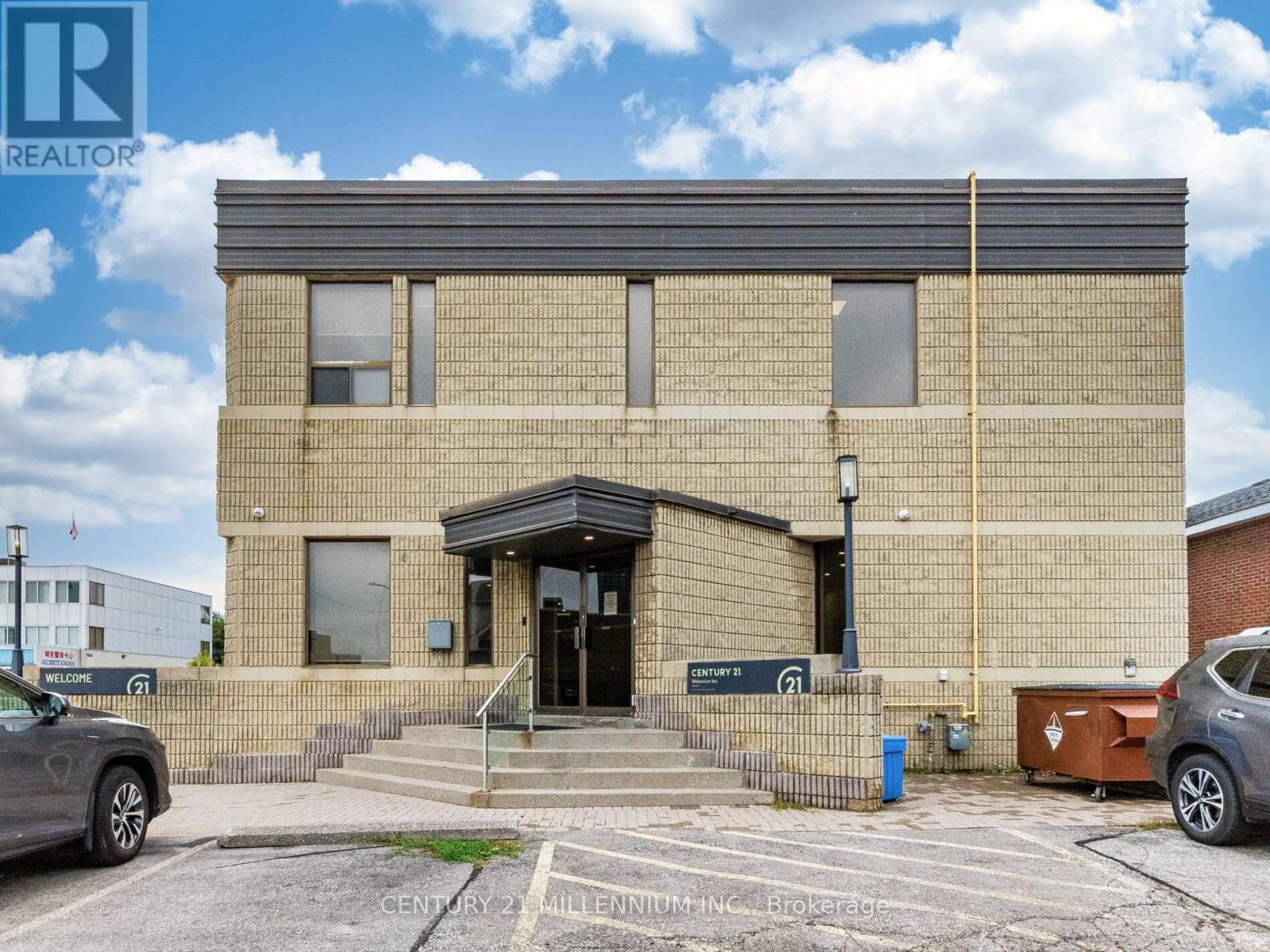 181 Queen Street E, Brampton, Ontario  L6W 2B3 - Photo 3 - W12561936