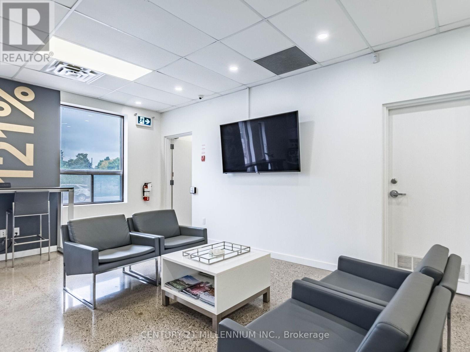 181 Queen Street E, Brampton, Ontario  L6W 2B3 - Photo 34 - W12561936