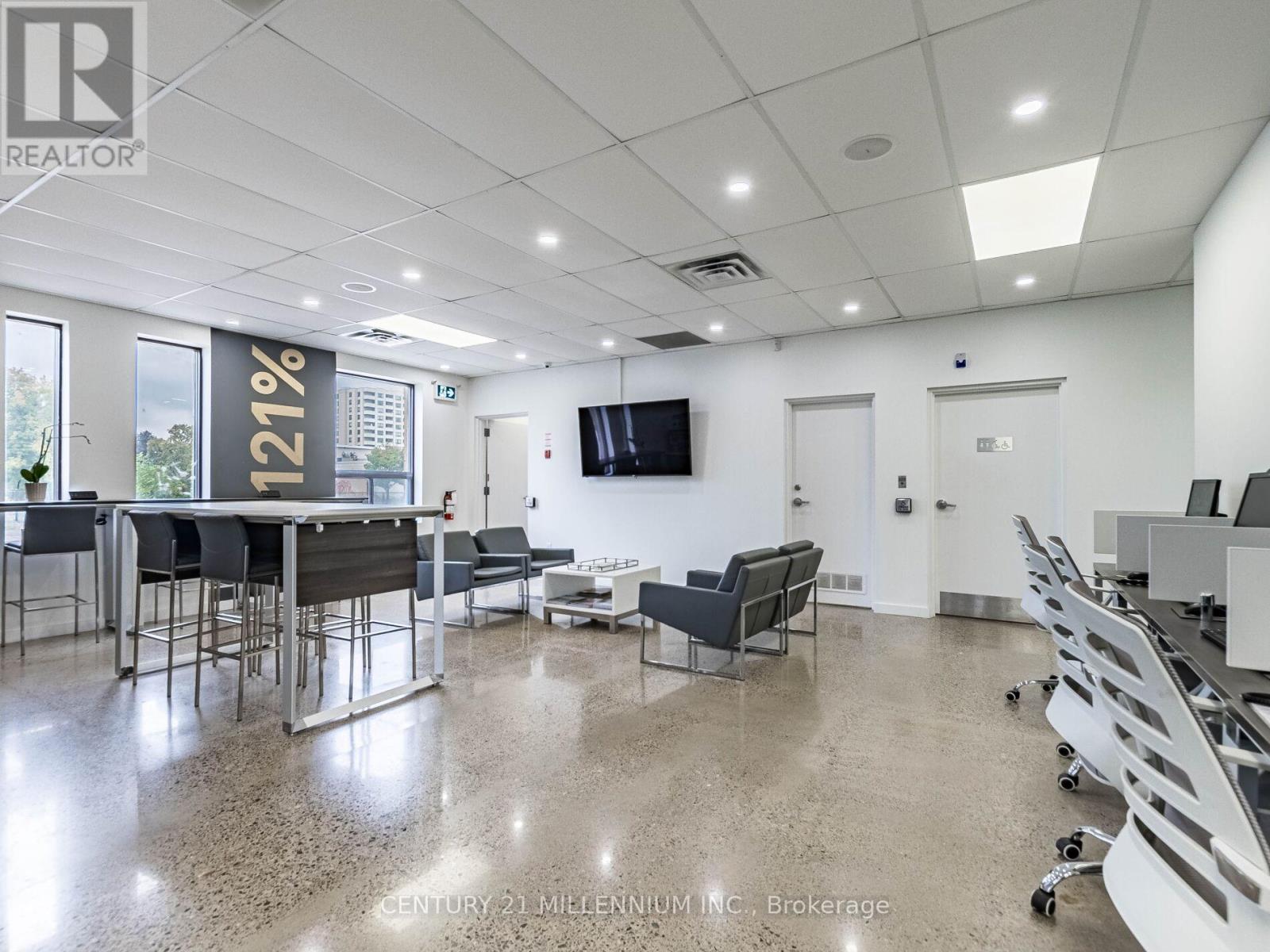 181 Queen Street E, Brampton, Ontario  L6W 2B3 - Photo 37 - W12561936