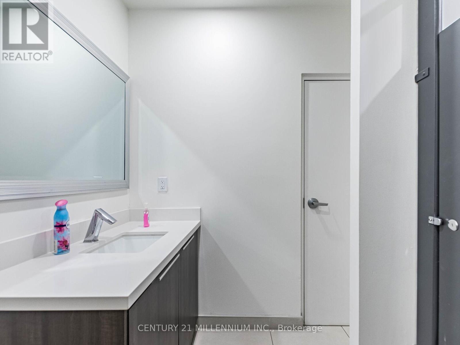 181 Queen Street E, Brampton, Ontario  L6W 2B3 - Photo 38 - W12561936