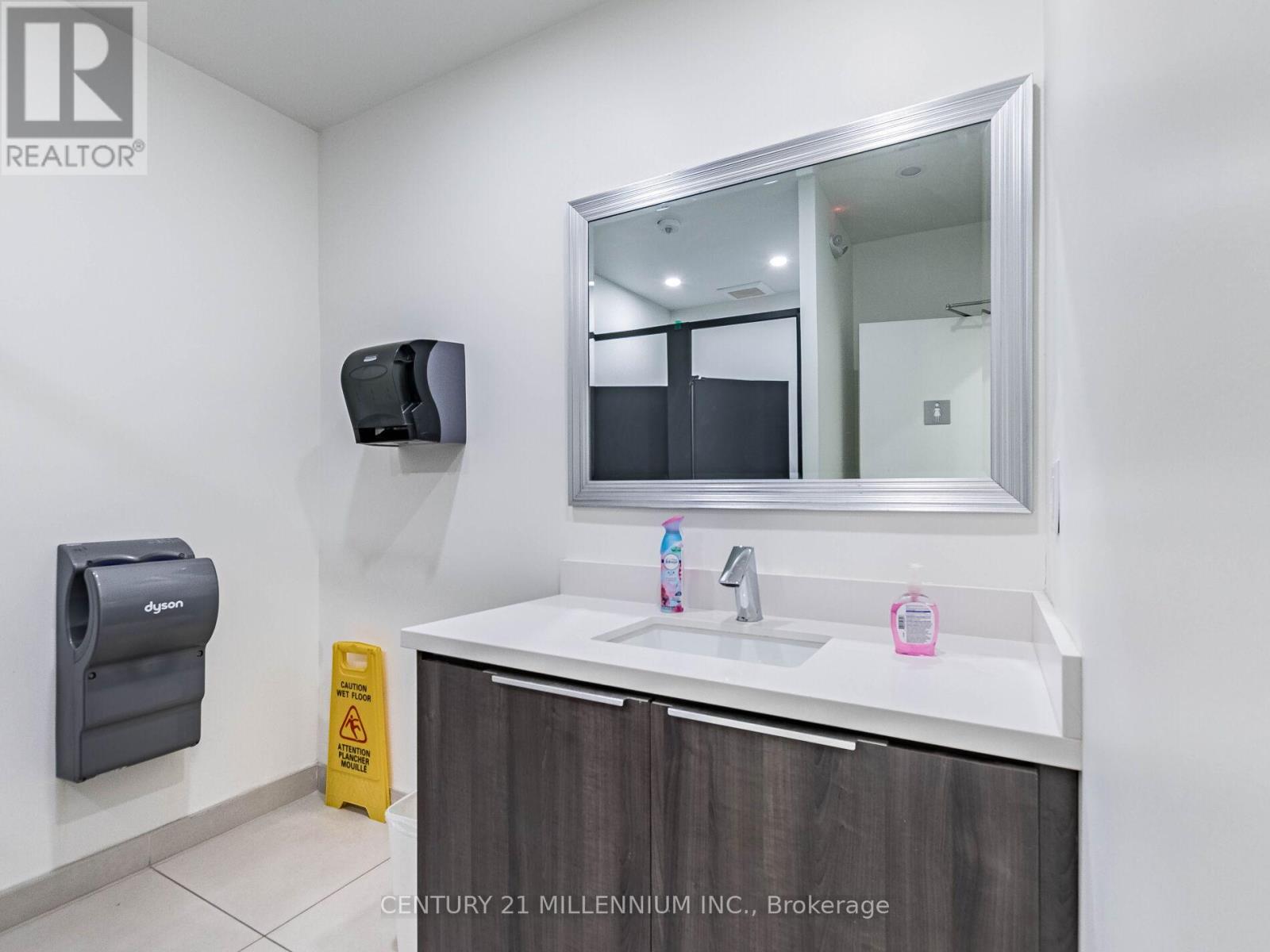 181 Queen Street E, Brampton, Ontario  L6W 2B3 - Photo 40 - W12561936