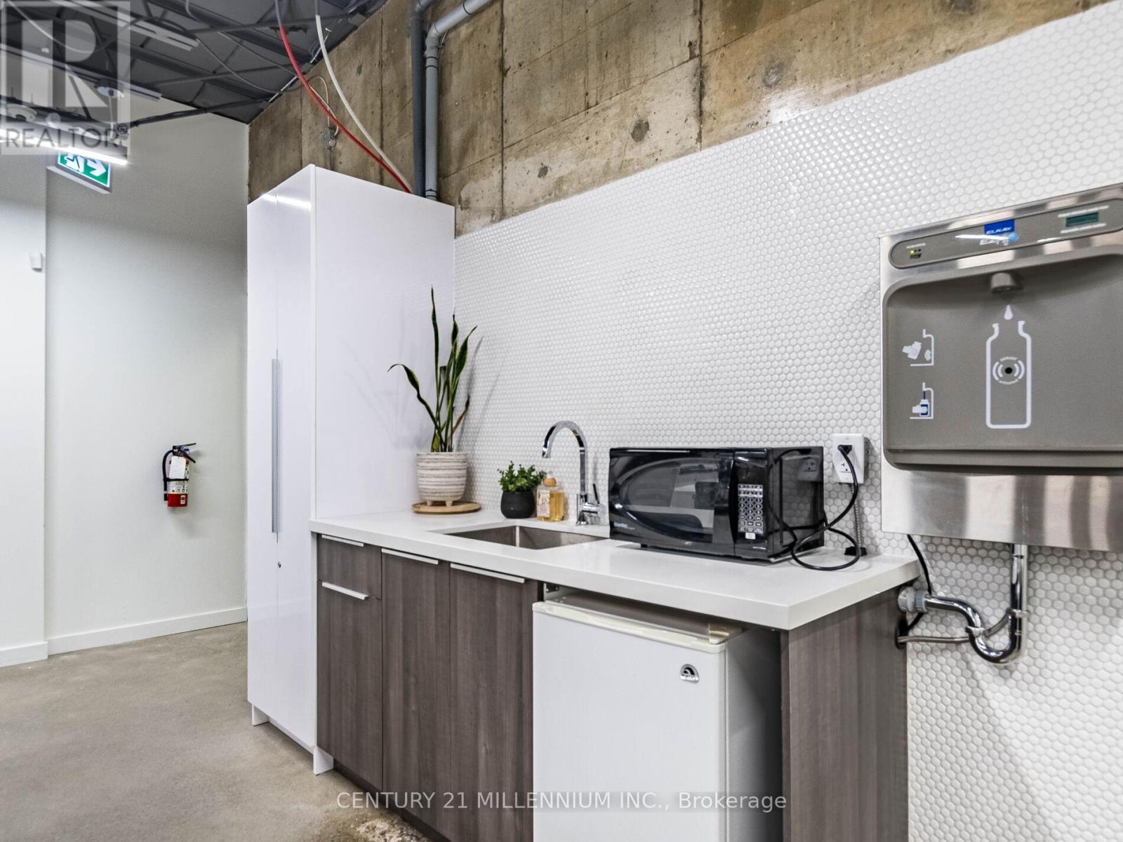 181 Queen Street E, Brampton, Ontario  L6W 2B3 - Photo 41 - W12561936