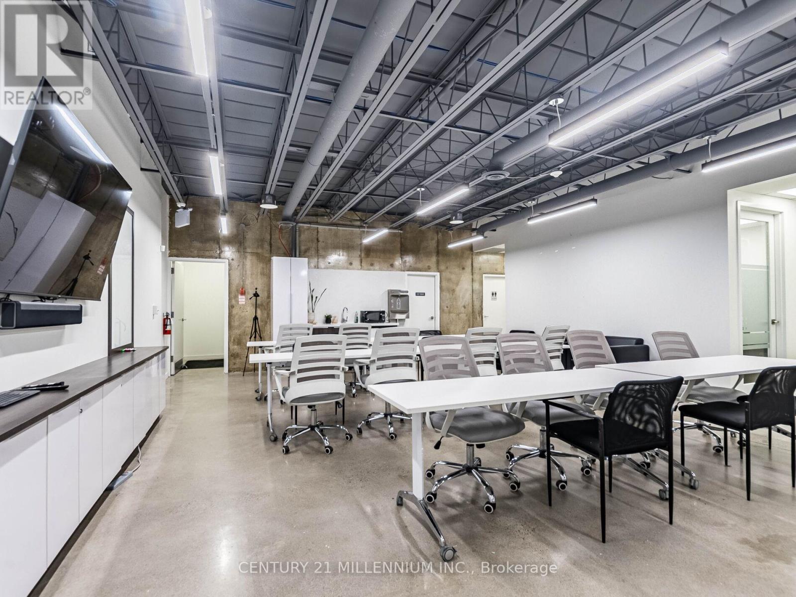 181 Queen Street E, Brampton, Ontario  L6W 2B3 - Photo 42 - W12561936