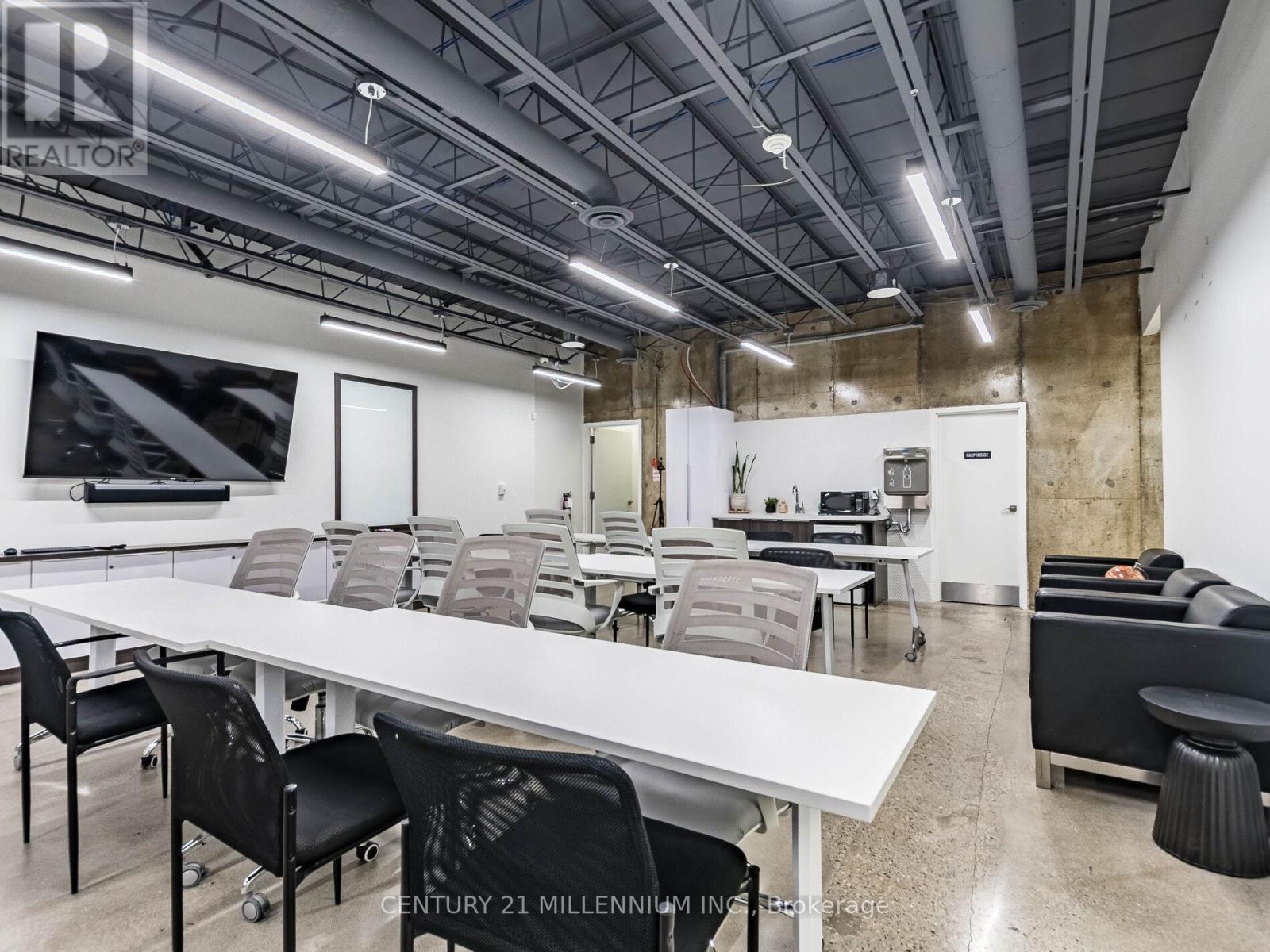 181 Queen Street E, Brampton, Ontario  L6W 2B3 - Photo 43 - W12561936