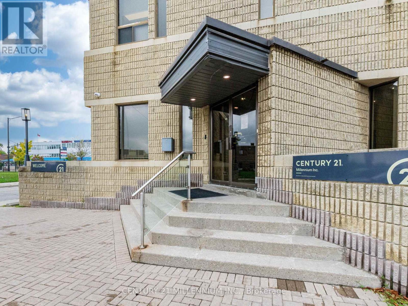 181 Queen Street E, Brampton, Ontario  L6W 2B3 - Photo 6 - W12561936