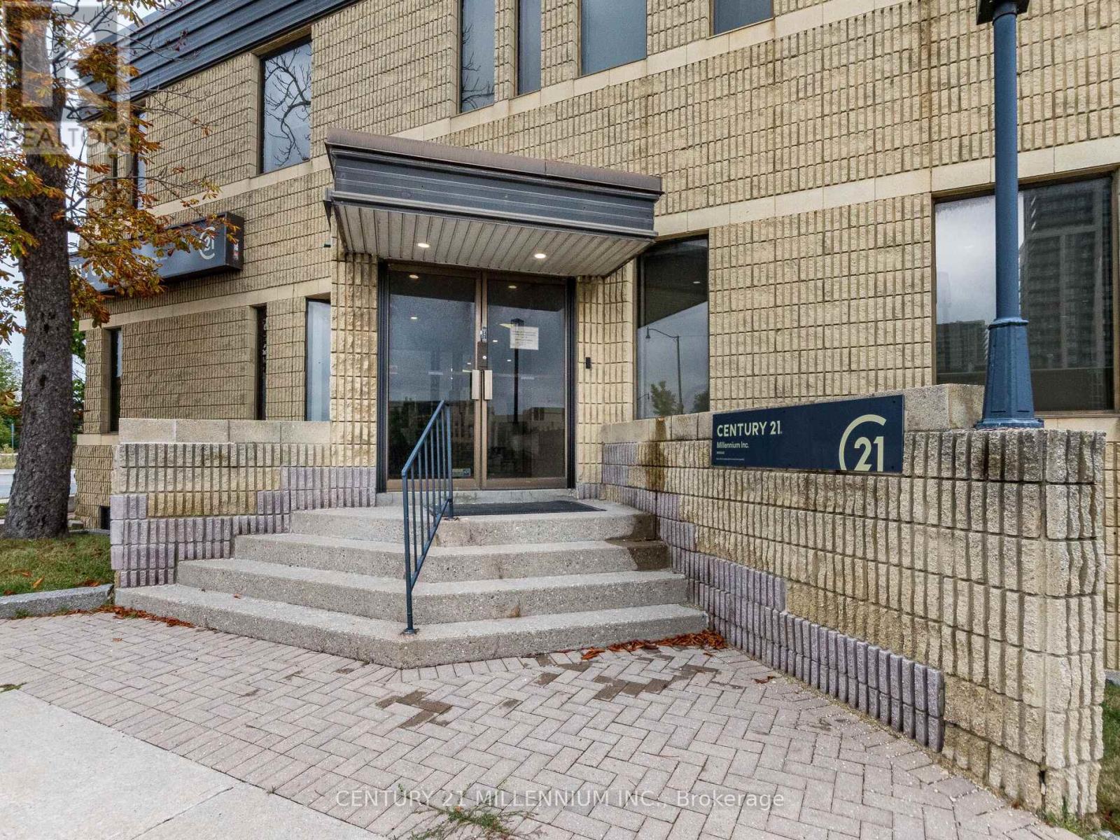 181 Queen Street E, Brampton, Ontario  L6W 2B3 - Photo 7 - W12561936