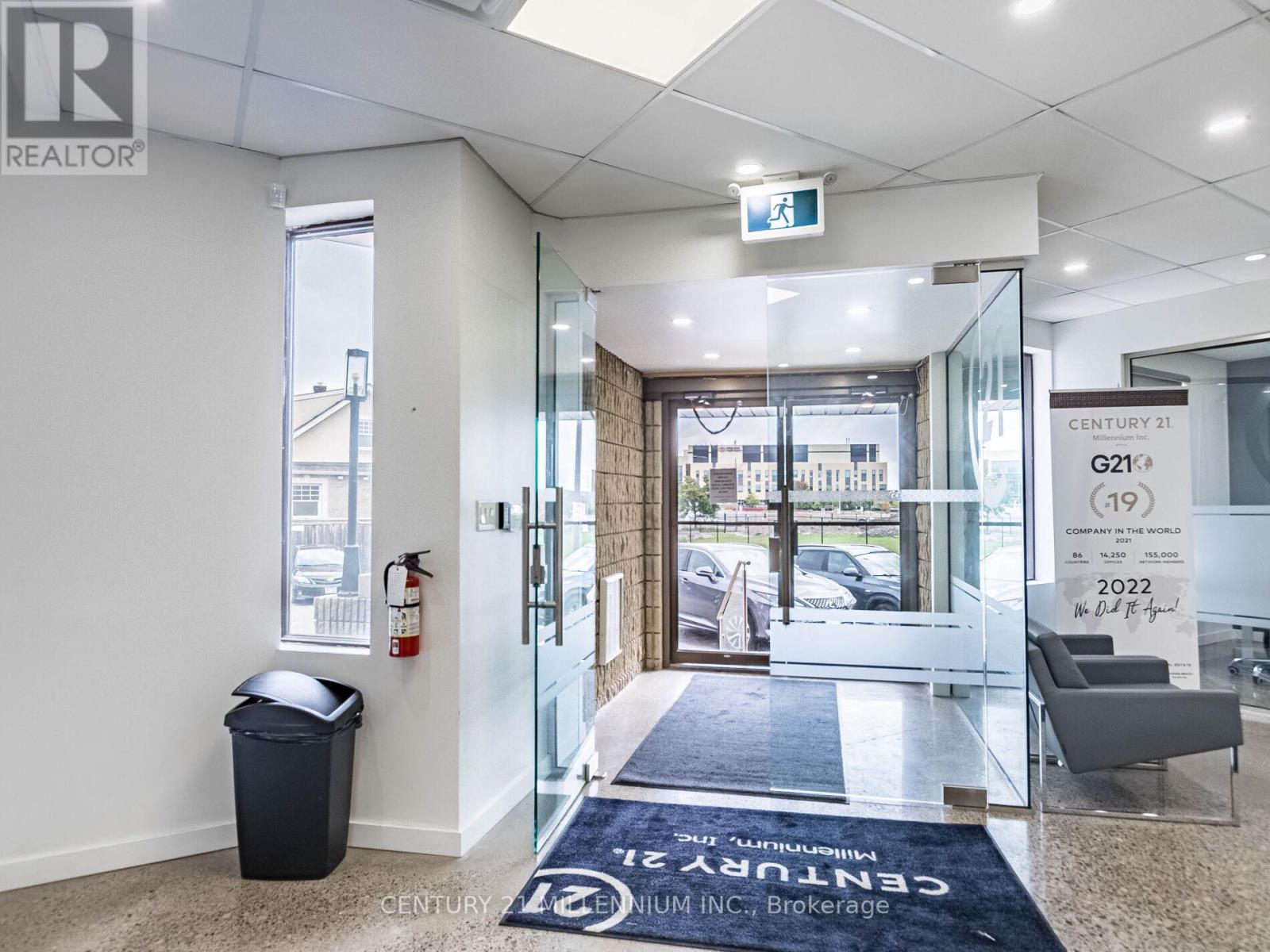 181 Queen Street E, Brampton, Ontario  L6W 2B3 - Photo 8 - W12561936