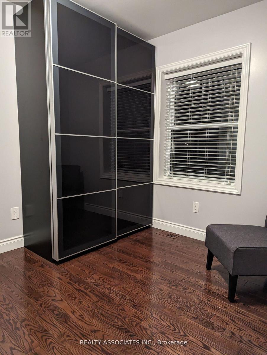 1315 Crossfield Bend, Mississauga, Ontario  L5G 3P5 - Photo 15 - W12561982