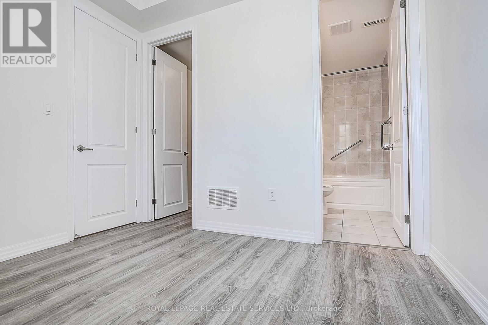 3353 Carding Mill Trail, Oakville, Ontario  L6M 1R7 - Photo 8 - W12562014