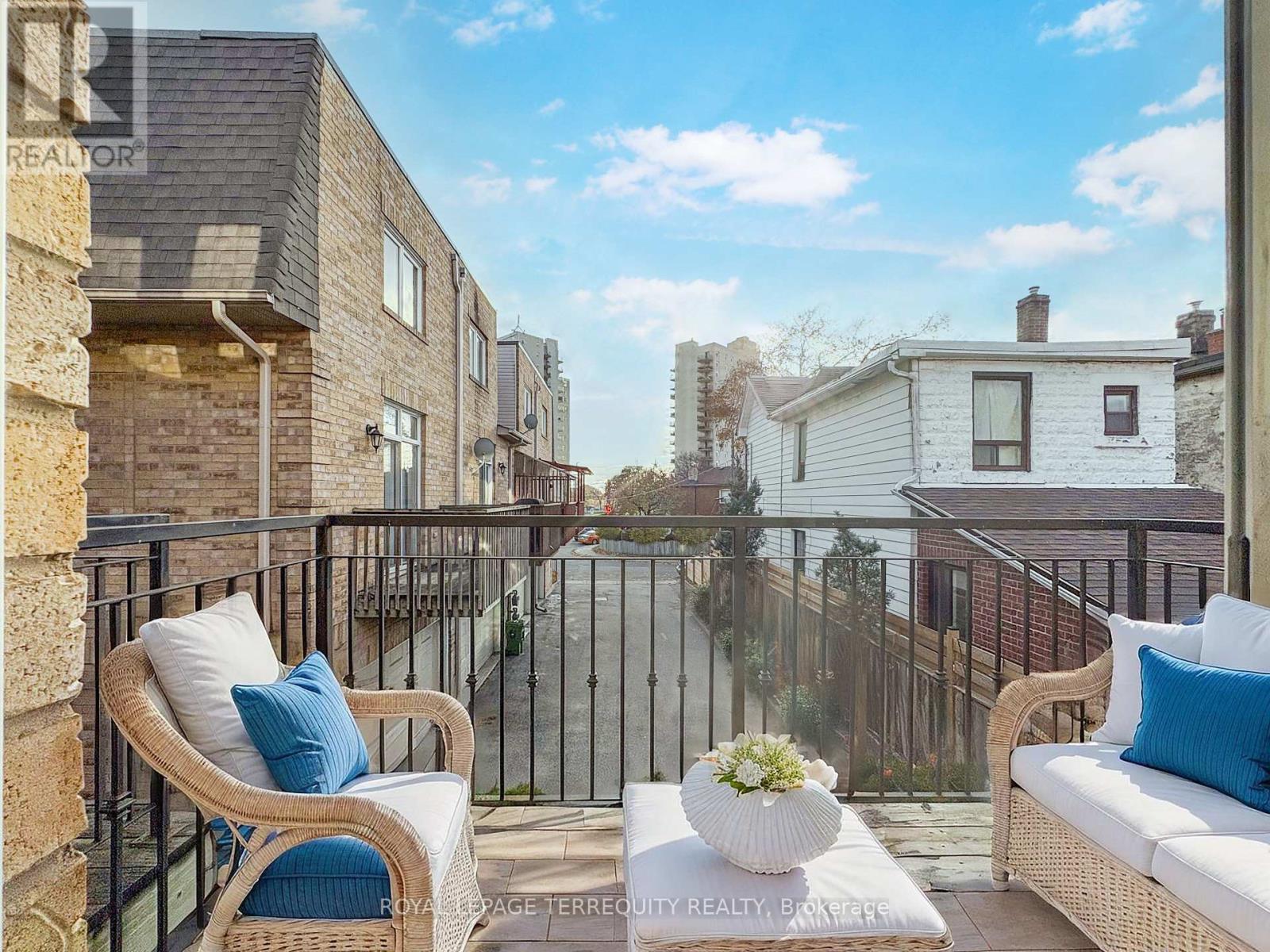 25 Bijou Walk, Toronto, Ontario  M6M 5L7 - Photo 15 - W12560748