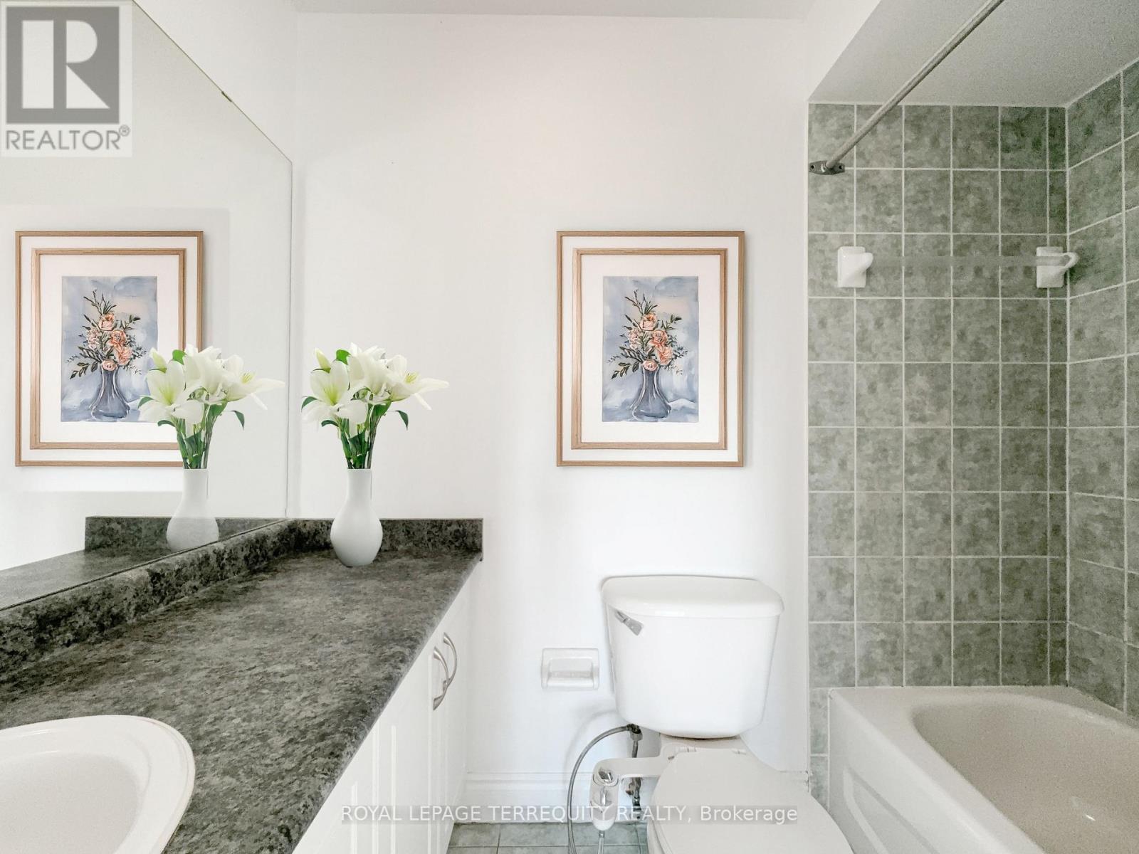 25 Bijou Walk, Toronto, Ontario  M6M 5L7 - Photo 18 - W12560748