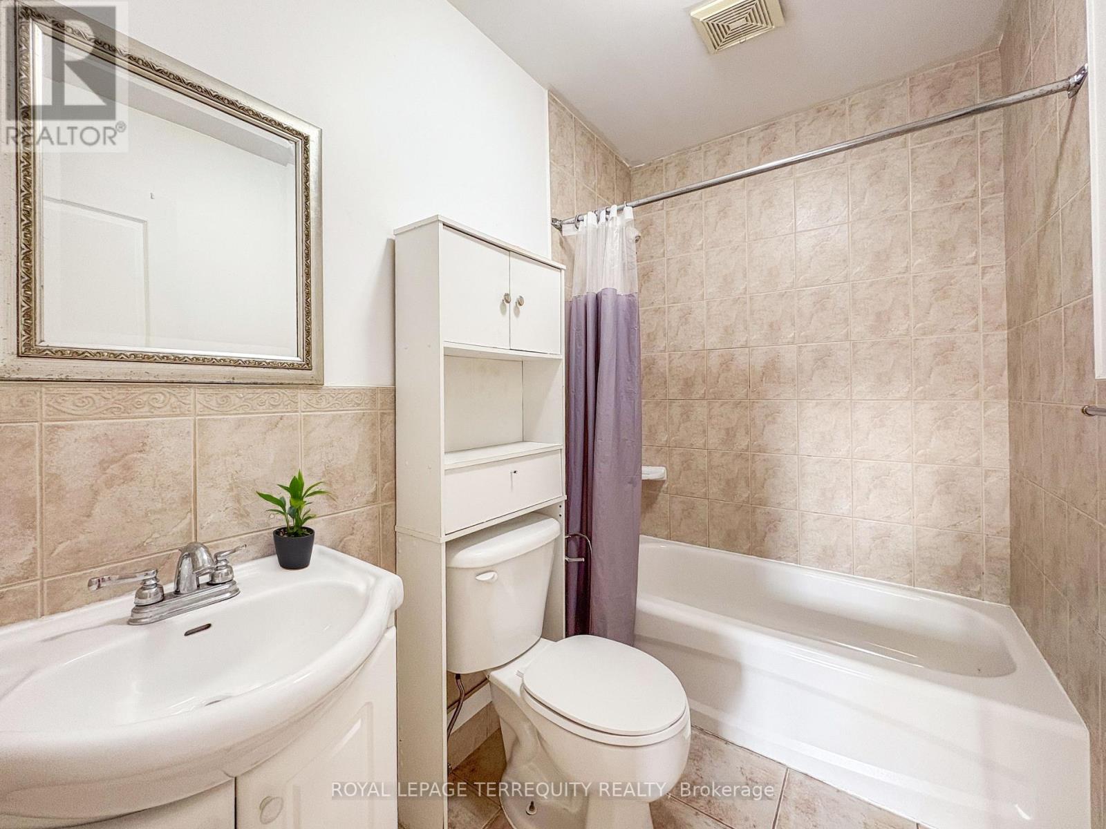 25 Bijou Walk, Toronto, Ontario  M6M 5L7 - Photo 7 - W12560748