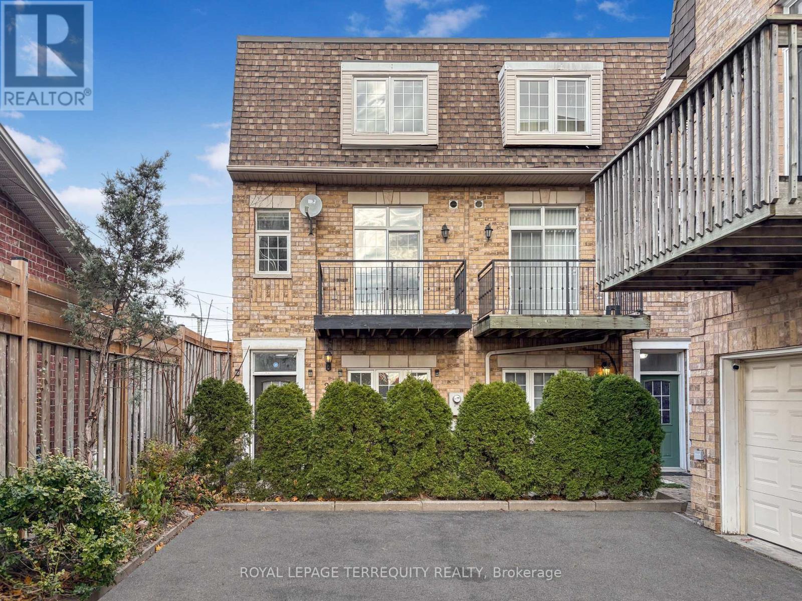 25 Bijou Walk, Toronto, Ontario  M6M 5L7 - Photo 2 - W12560748