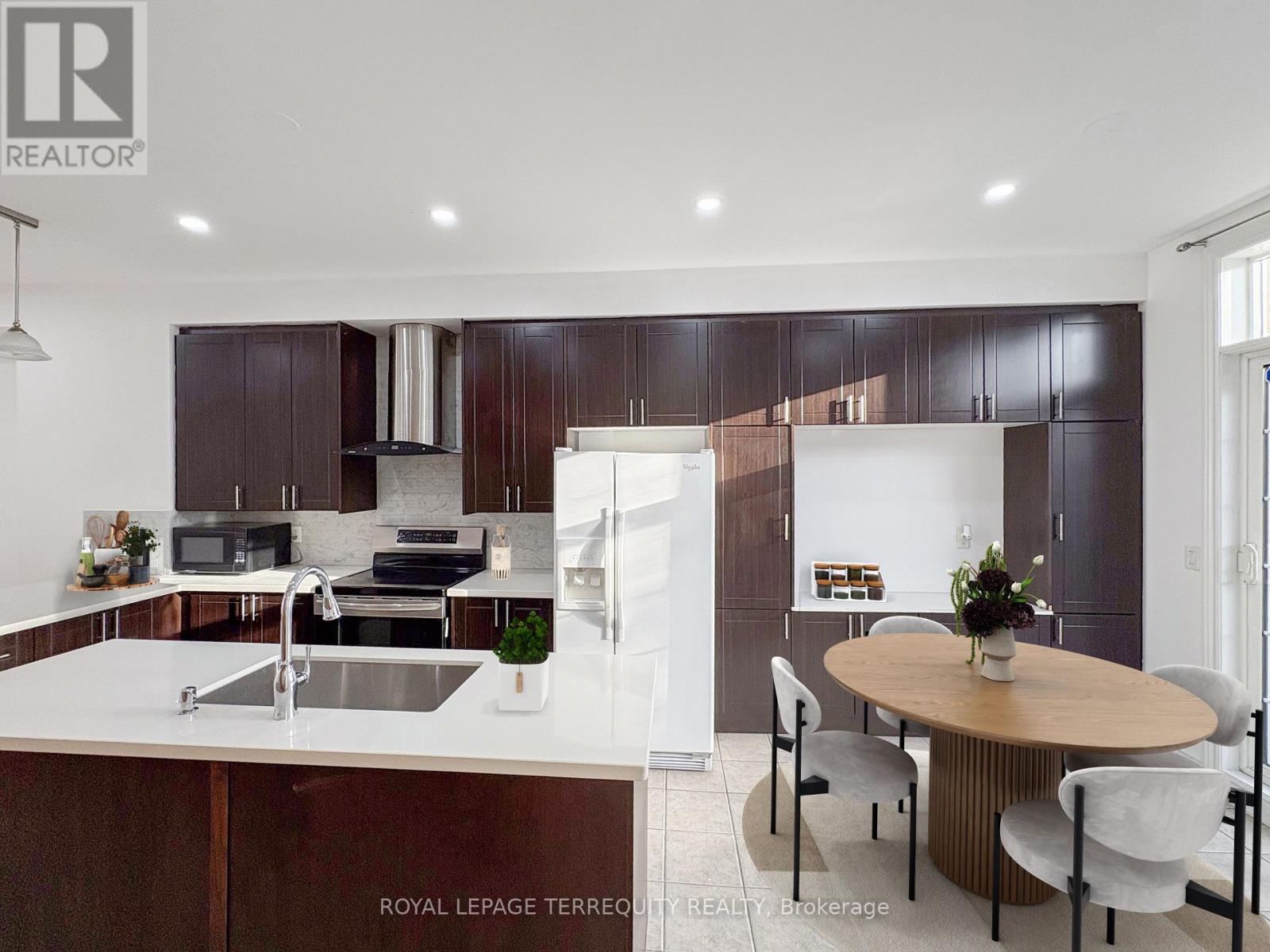 25 Bijou Walk, Toronto, Ontario  M6M 5L7 - Photo 12 - W12560748