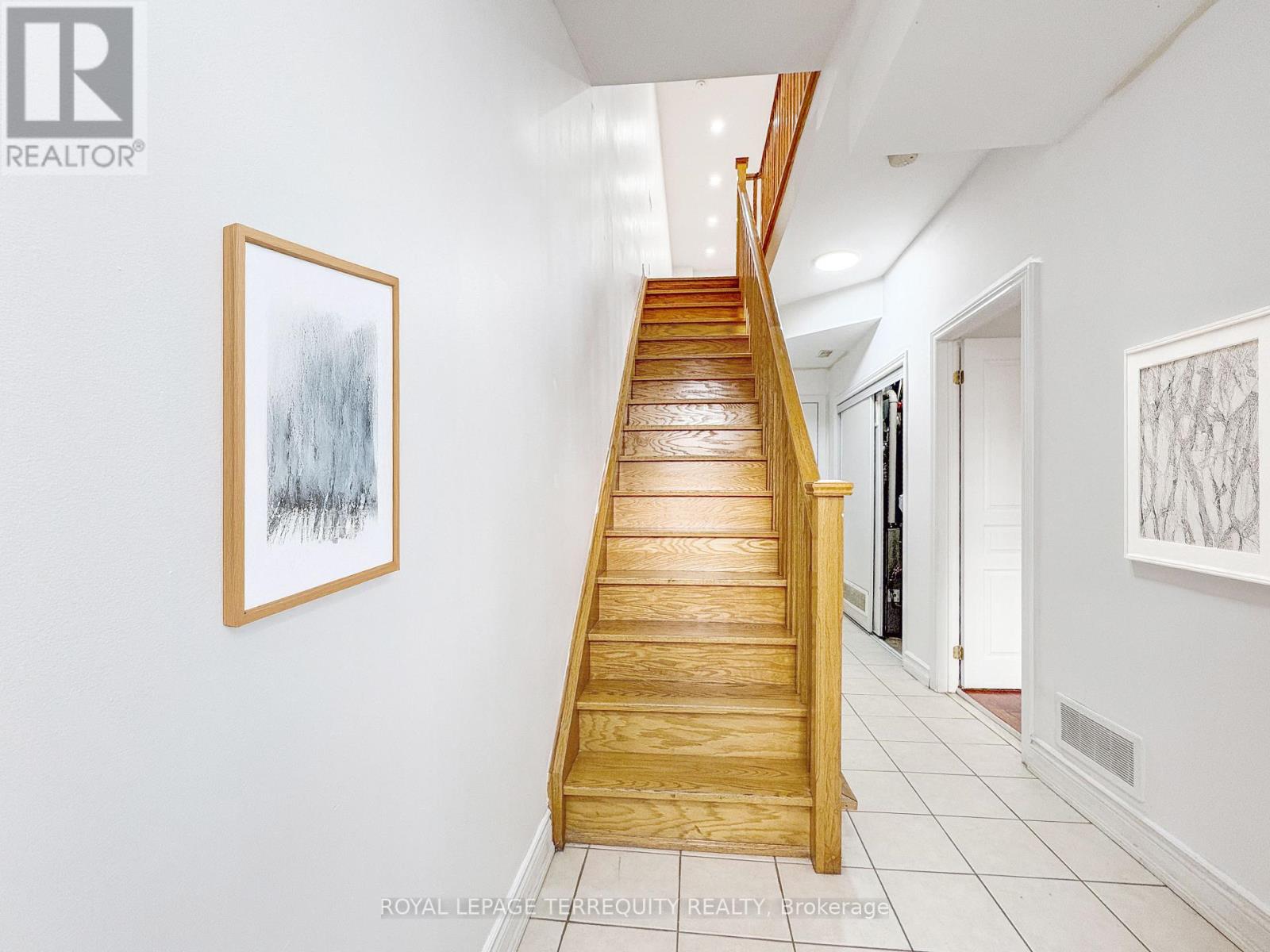 25 Bijou Walk, Toronto, Ontario  M6M 5L7 - Photo 4 - W12560748