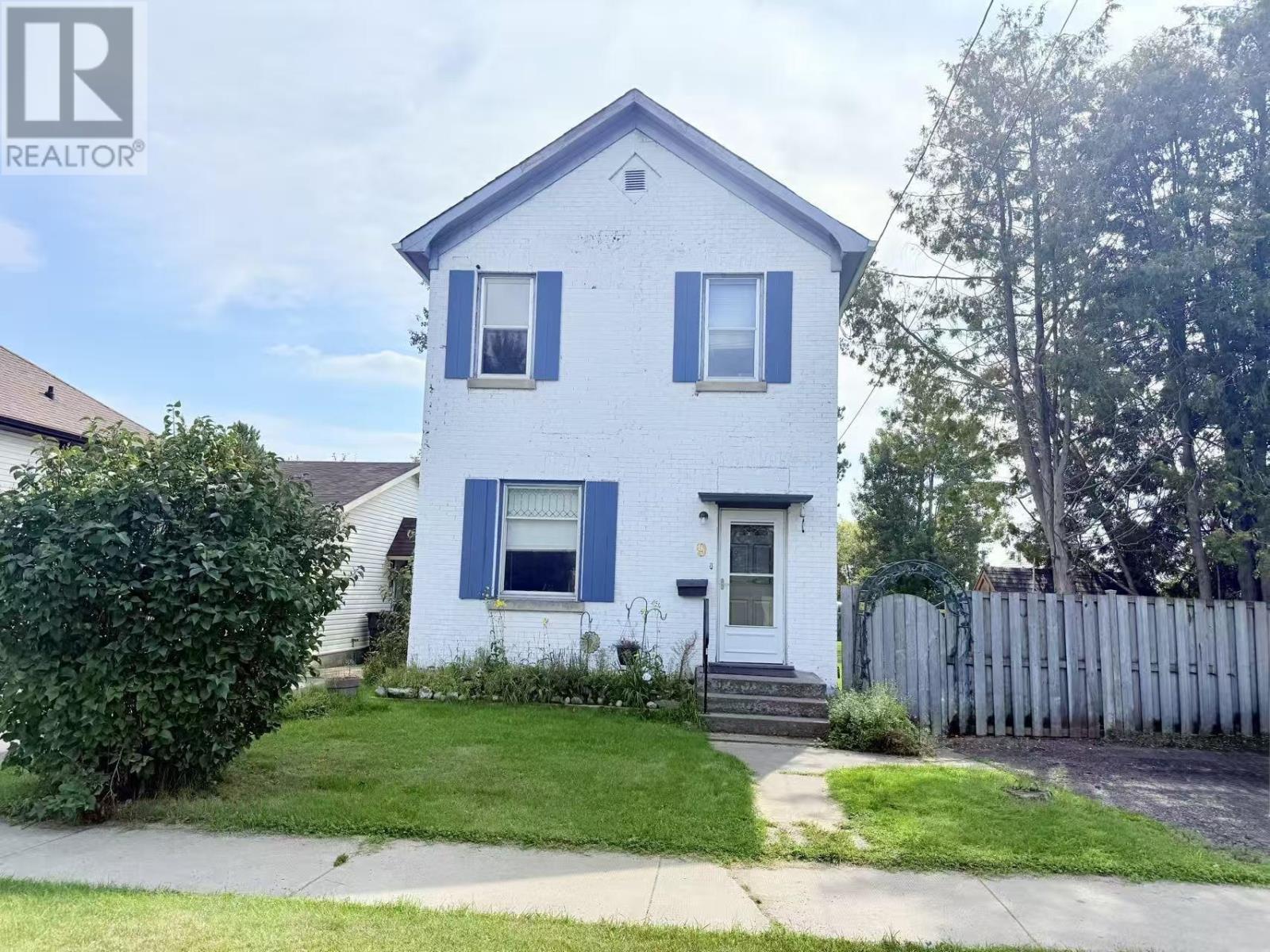 9 Ruttan ST, Thunder Bay, Ontario