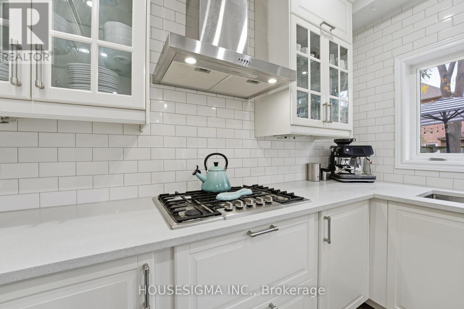 92 Glenmeadow Crescent, Hamilton, Ontario  L8E 6C2 - Photo 11 - X12561808