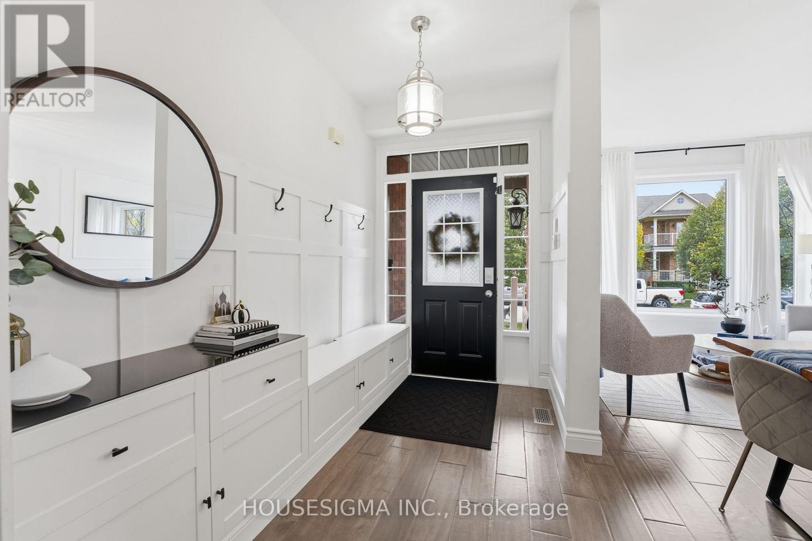 92 Glenmeadow Crescent, Hamilton, Ontario  L8E 6C2 - Photo 4 - X12561808