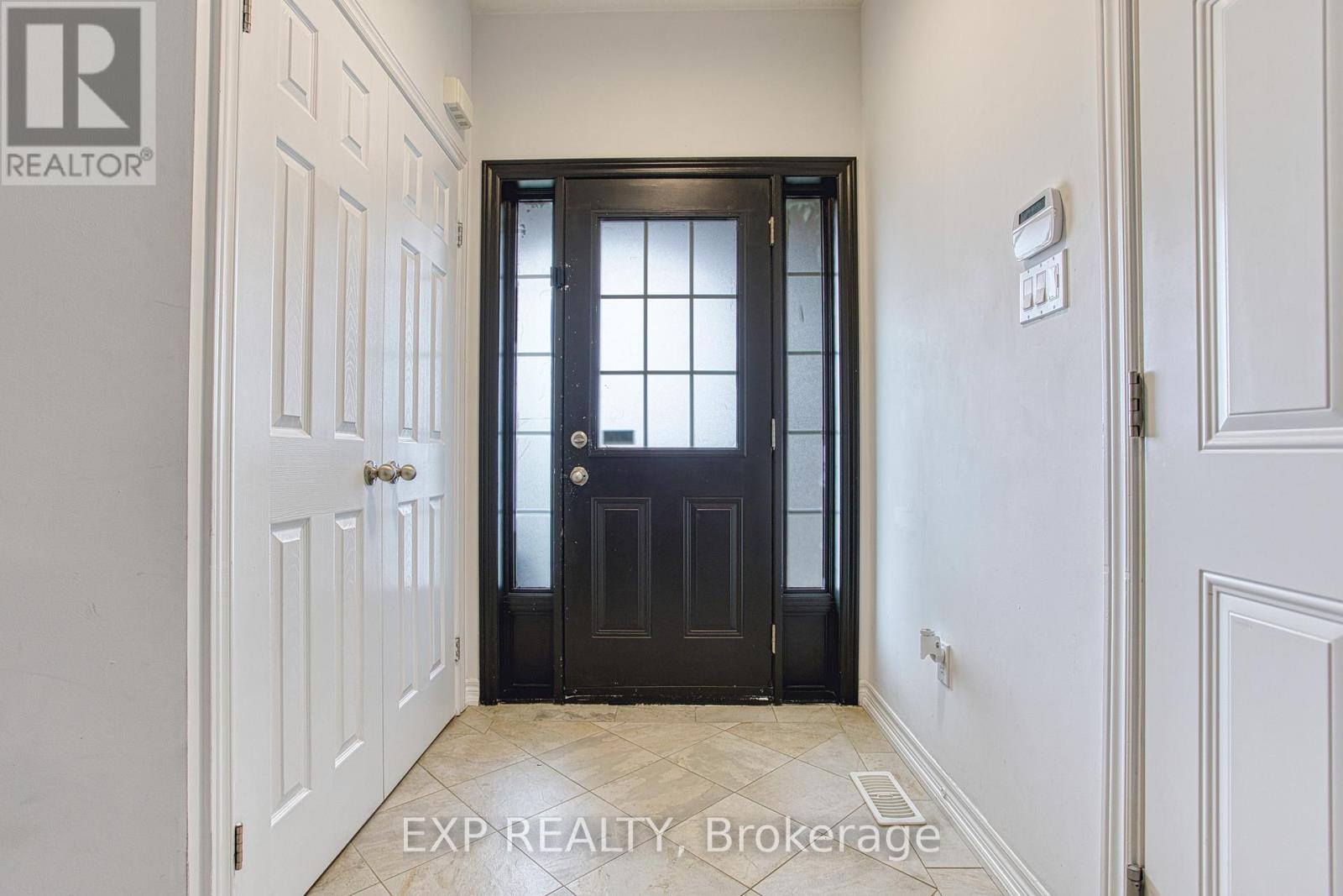 67 Padua Crescent, Hamilton, Ontario  L8E 0G9 - Photo 5 - X12561860