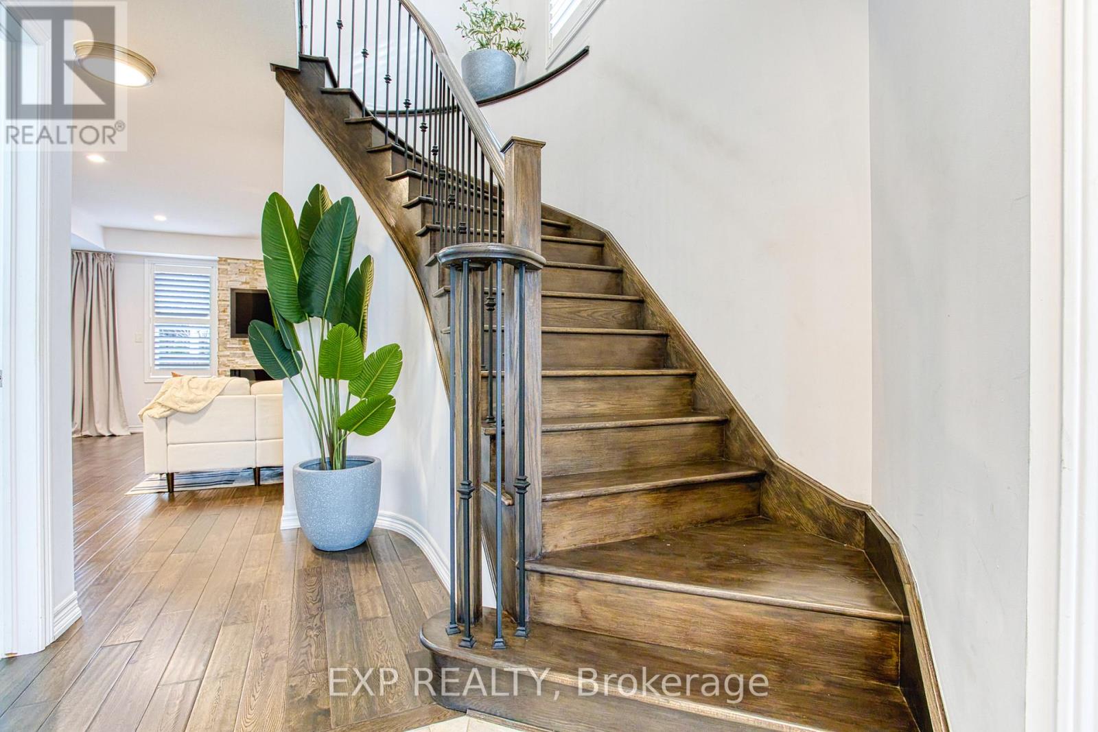 67 Padua Crescent, Hamilton, Ontario  L8E 0G9 - Photo 6 - X12561860