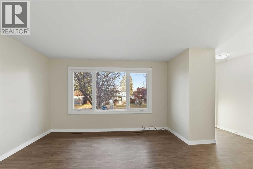 5833 41 Streetcrescent, Red Deer, Alberta  T4N 1B5 - Photo 4 - A2270811