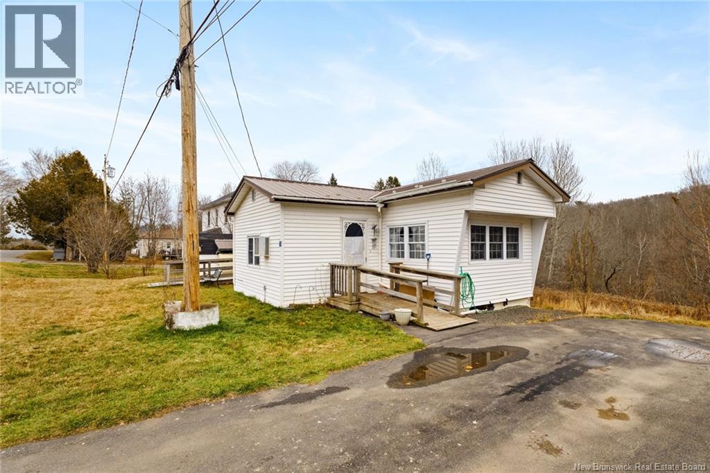 71 Chestnut Street, Minto, New Brunswick  E4B 3L4 - Photo 3 - NB130397