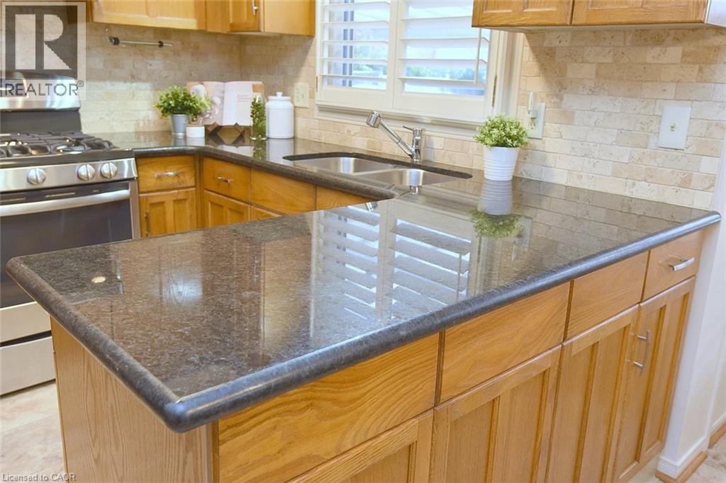 216 Amberly Boulevard, Ancaster, Ontario L9G 4J7 - Photo 16 - 40789124