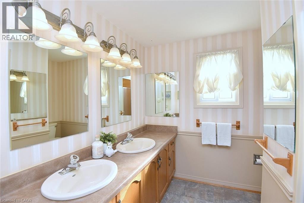 216 Amberly Boulevard, Ancaster, Ontario L9G 4J7 - Photo 34 - 40789124