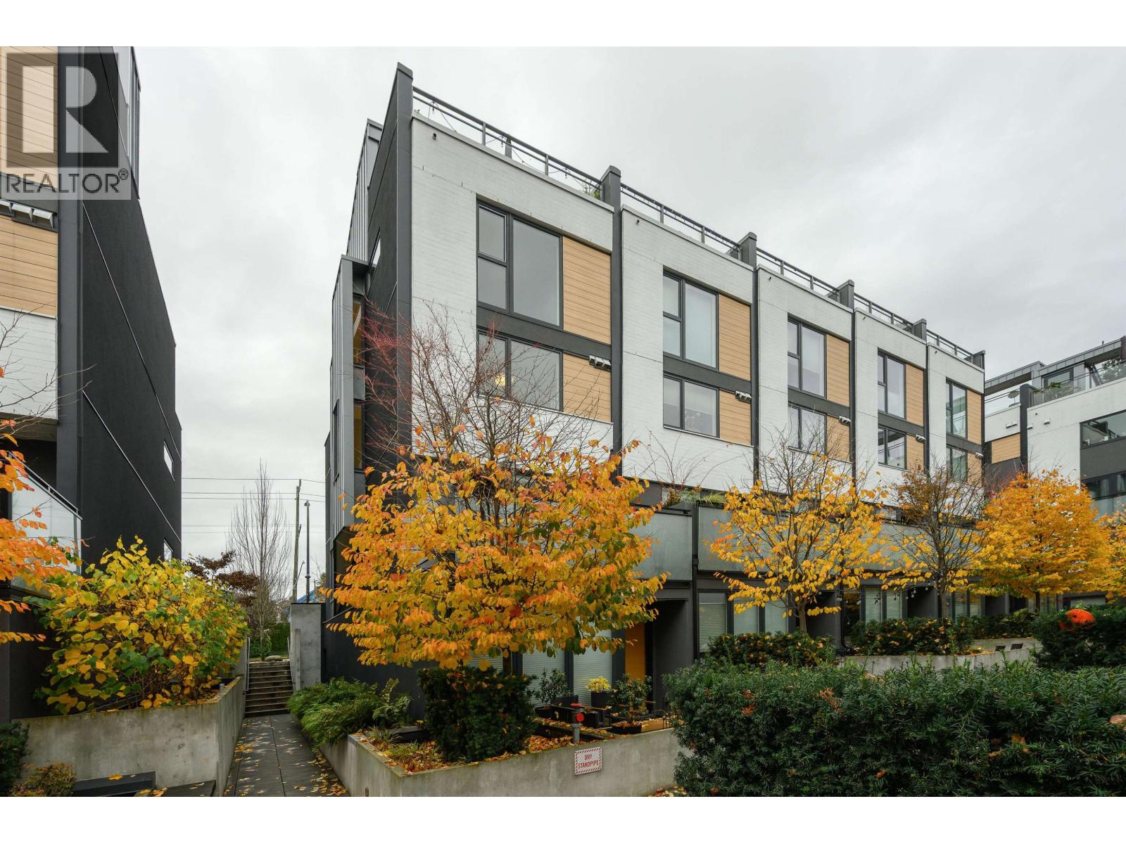 206 649 E 3rd Street, North Vancouver, British Columbia  V7L 1G6 - Photo 33 - R3068989